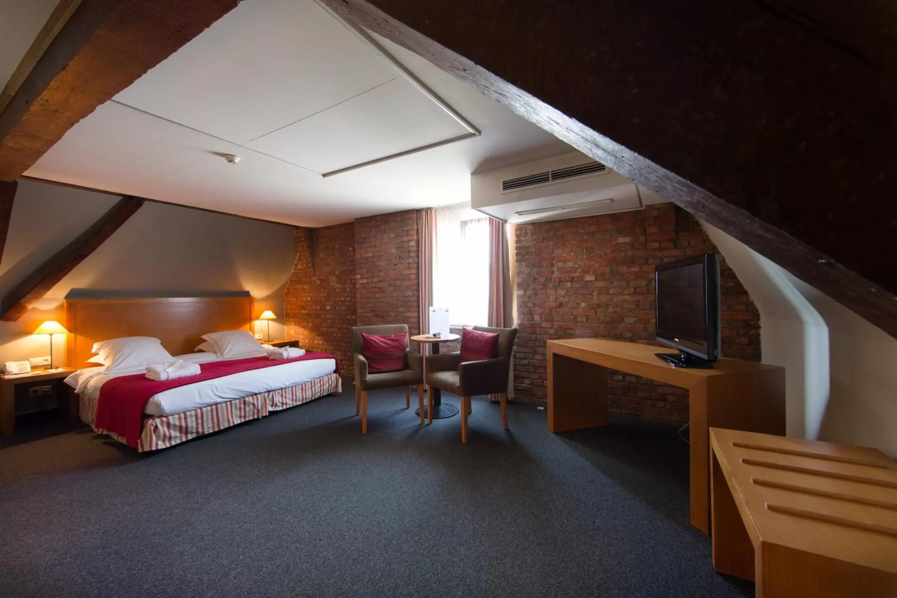 Photo of the whole room, Room Photo in Ghent River Hotel