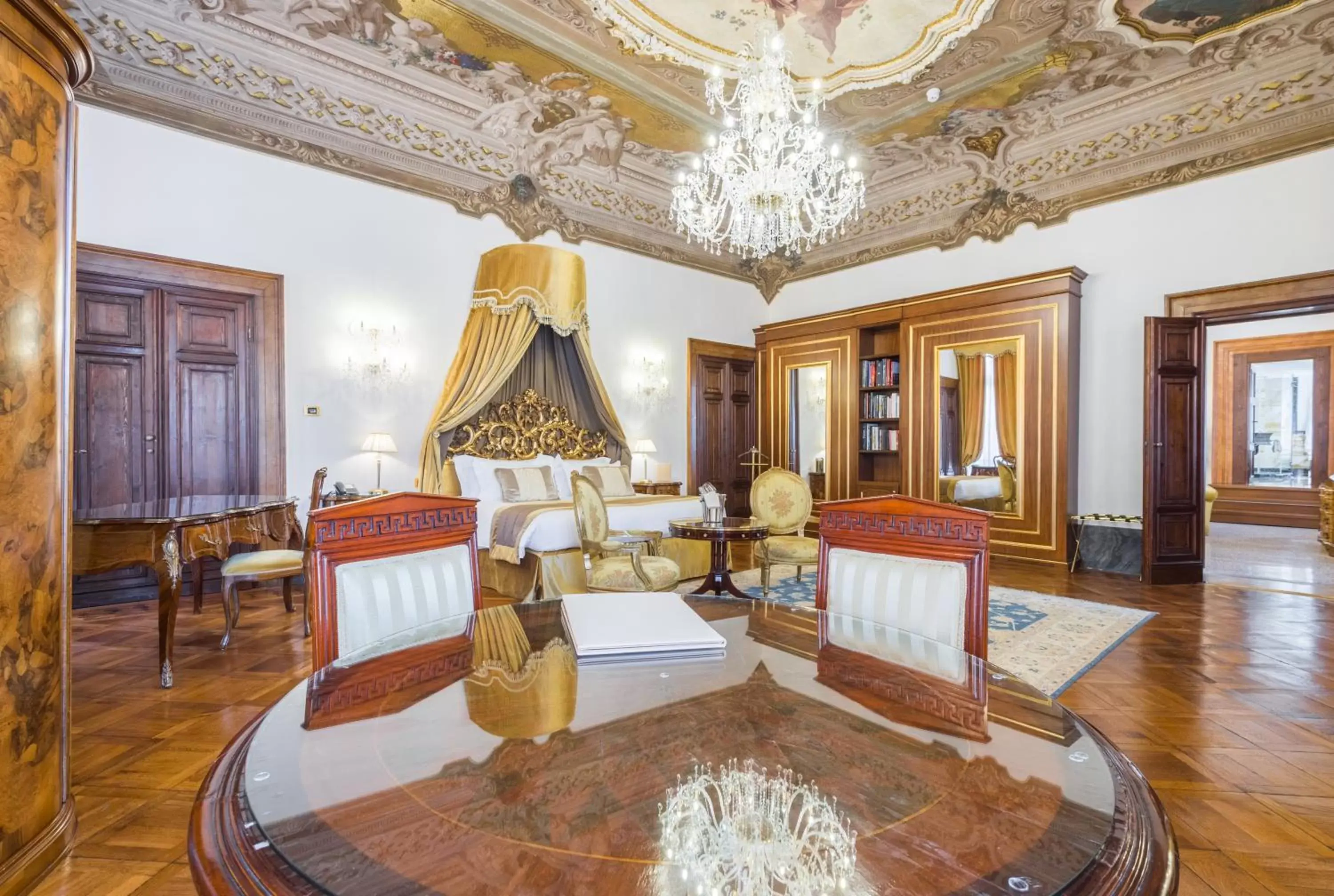 Executive Suite with Canal View in Hotel Ai Cavalieri di Venezia