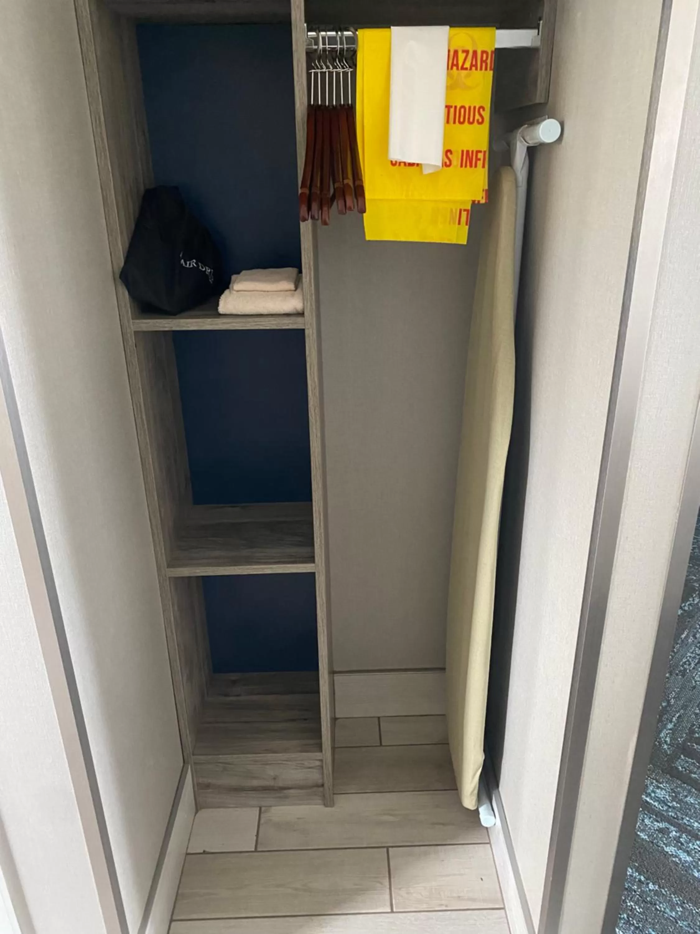 wardrobe in Bandon Inn