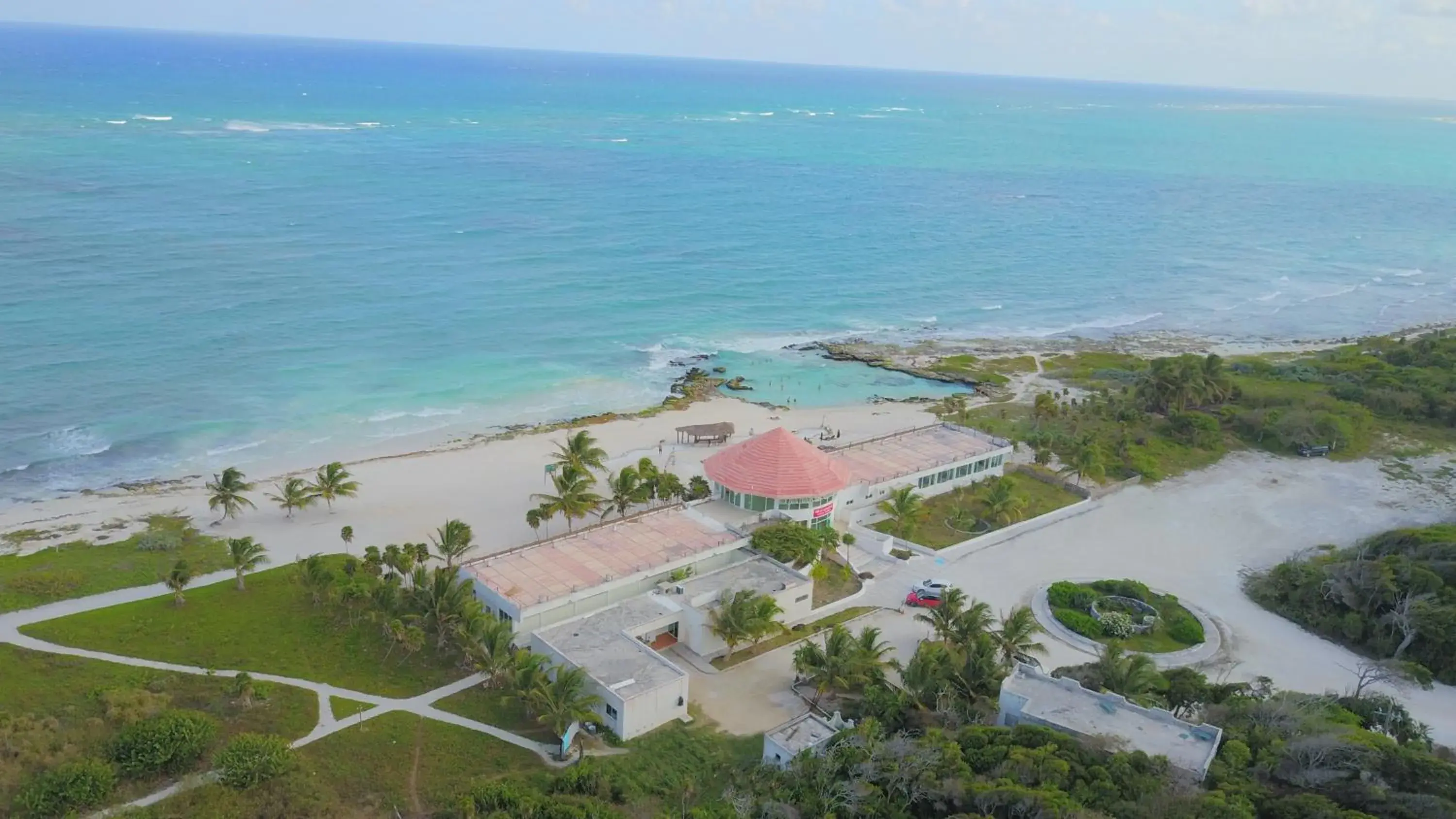 Facade/entrance, Bird's-eye View in Caleta Tankah