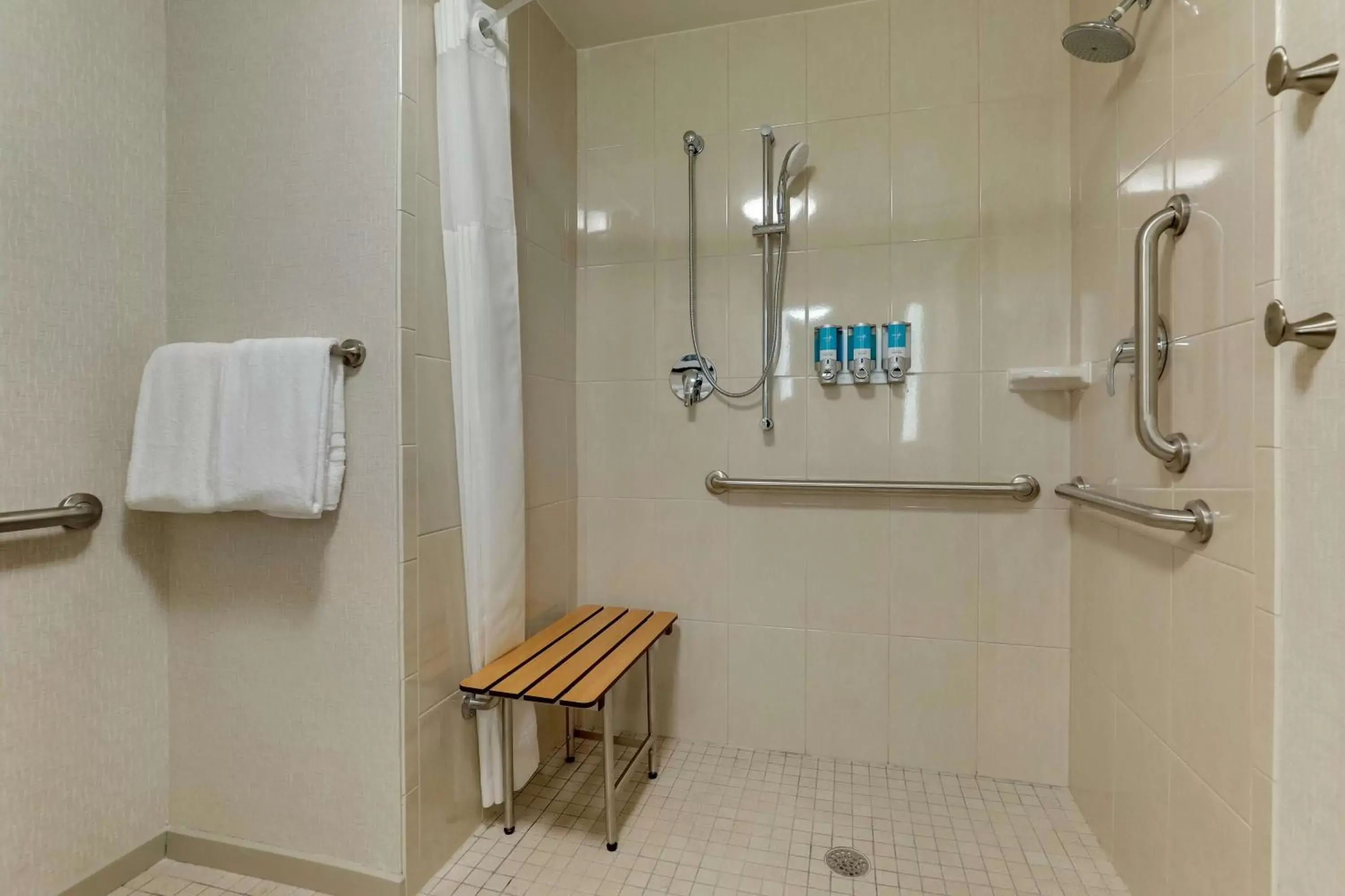 Bathroom in Drury Plaza Hotel Orlando - Disney Springs Area