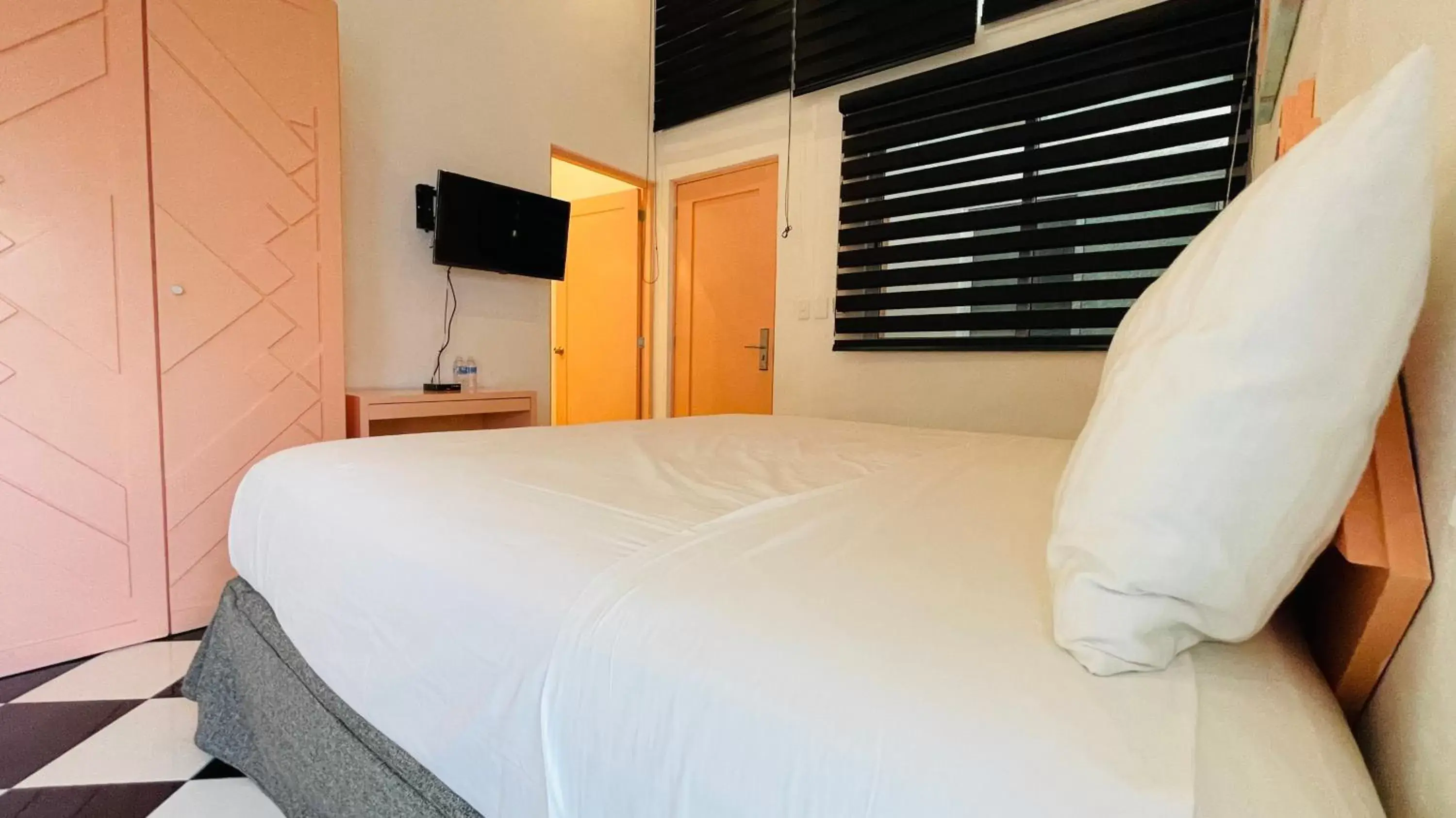 Bedroom, Bed in WINDAY HOTEL - Cerca 5a Avenida