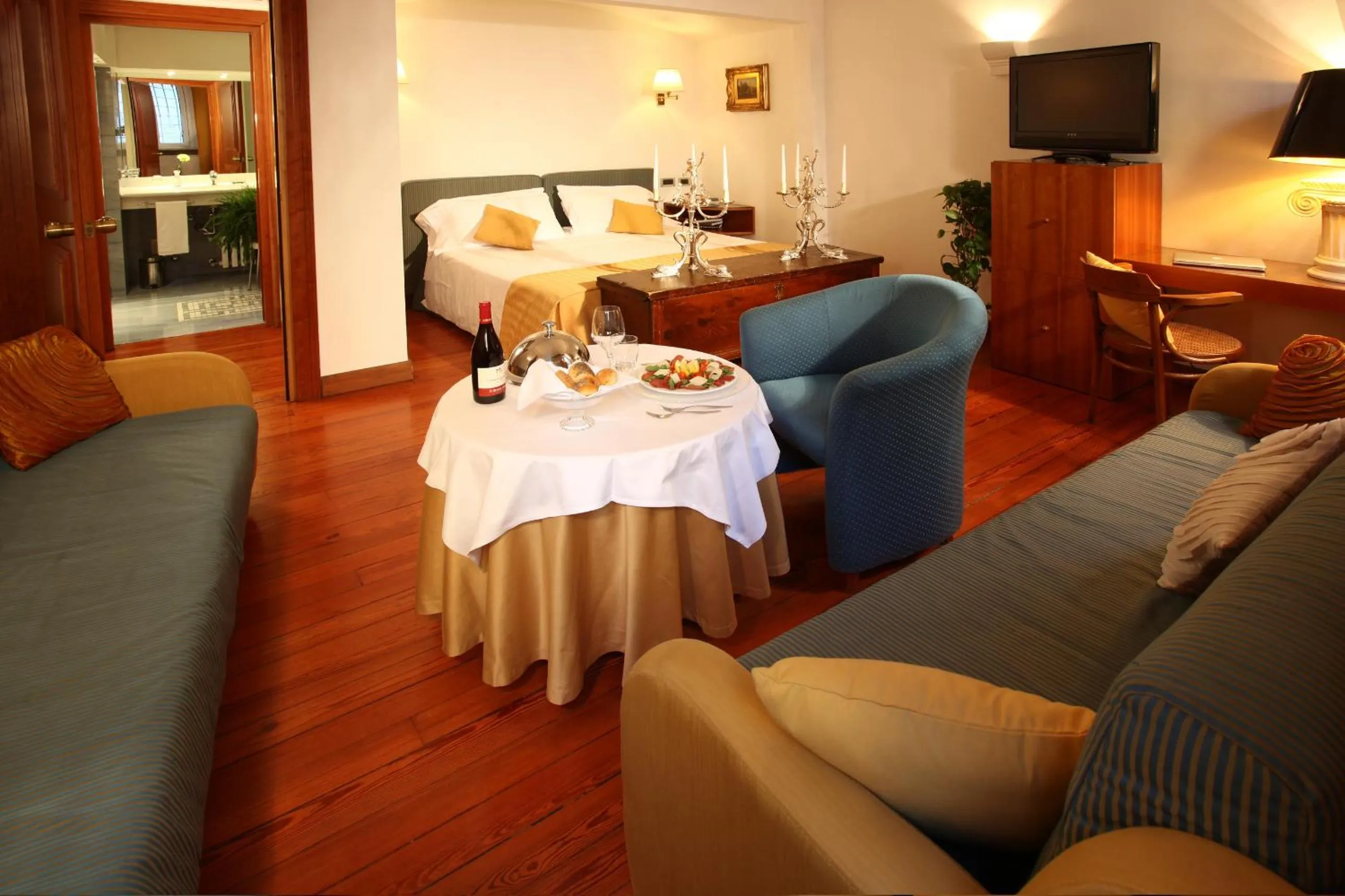 Photo of the whole room in Hotel Sanpi Milano