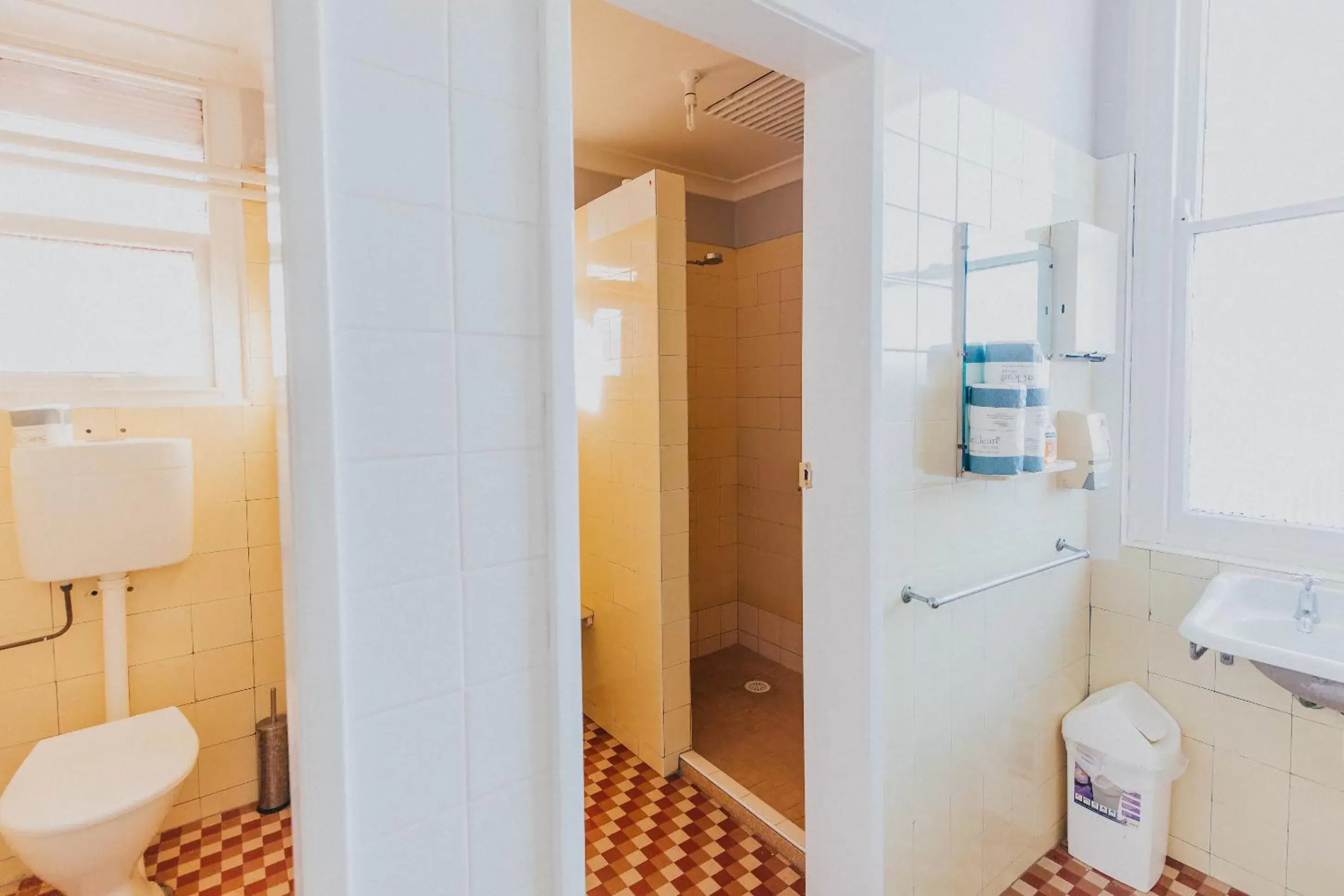 Shower, Bathroom in Duke of Wellington Hotel