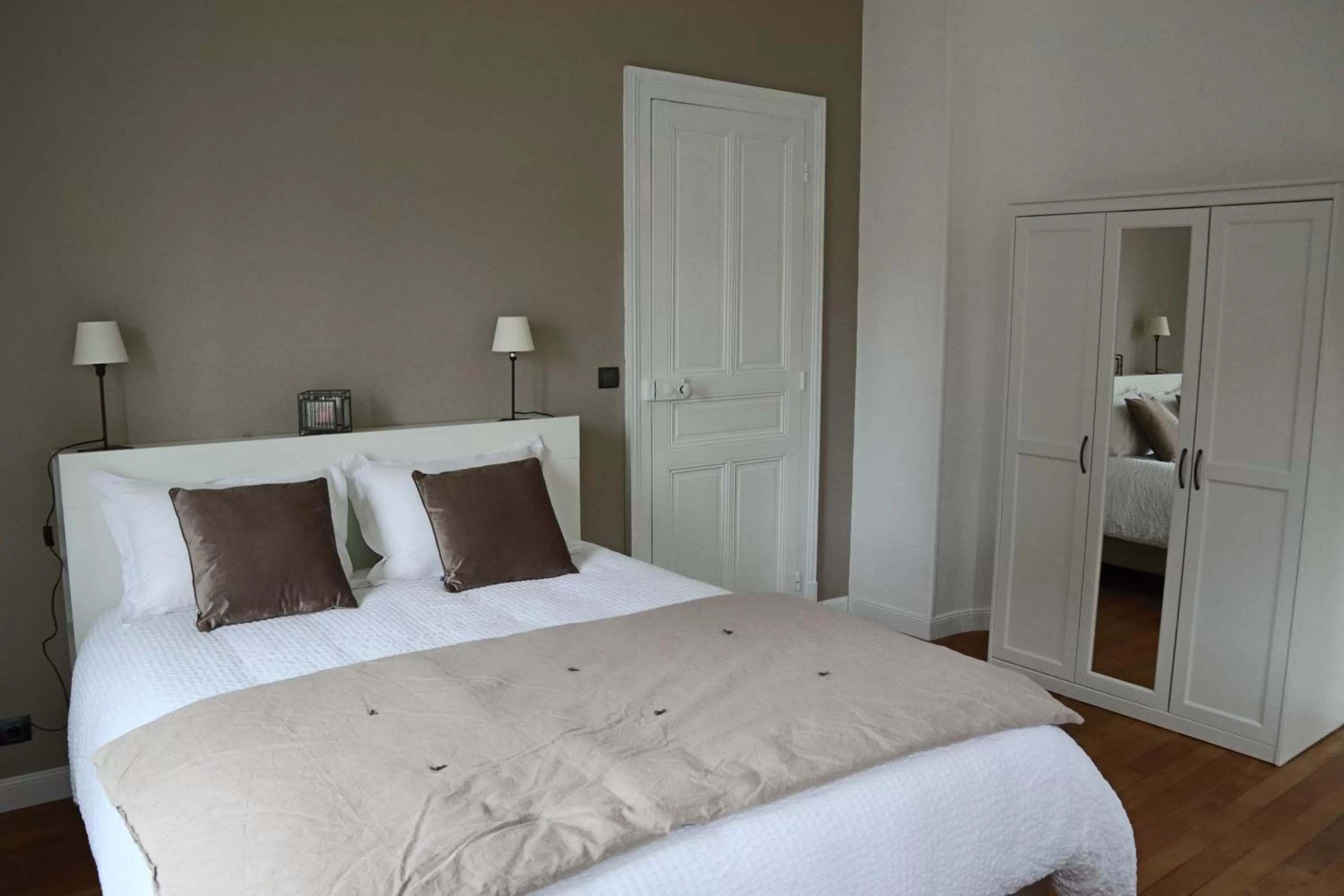 Bed in LA GOUTTE D'OR