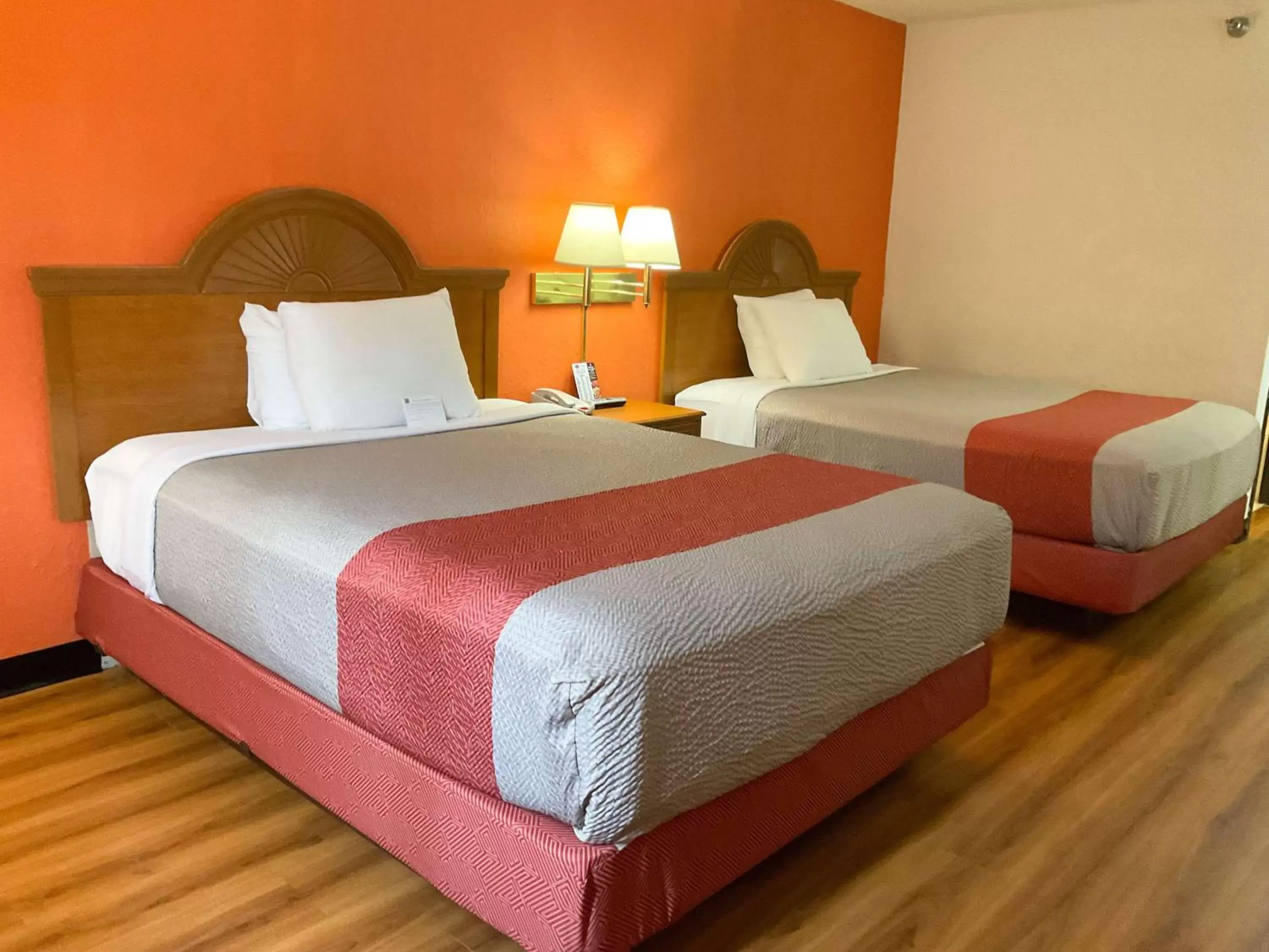 Bedroom, Bed in Motel 6-Hannibal, MO Bedroom, Bed in Motel 6-Hannibal, MO