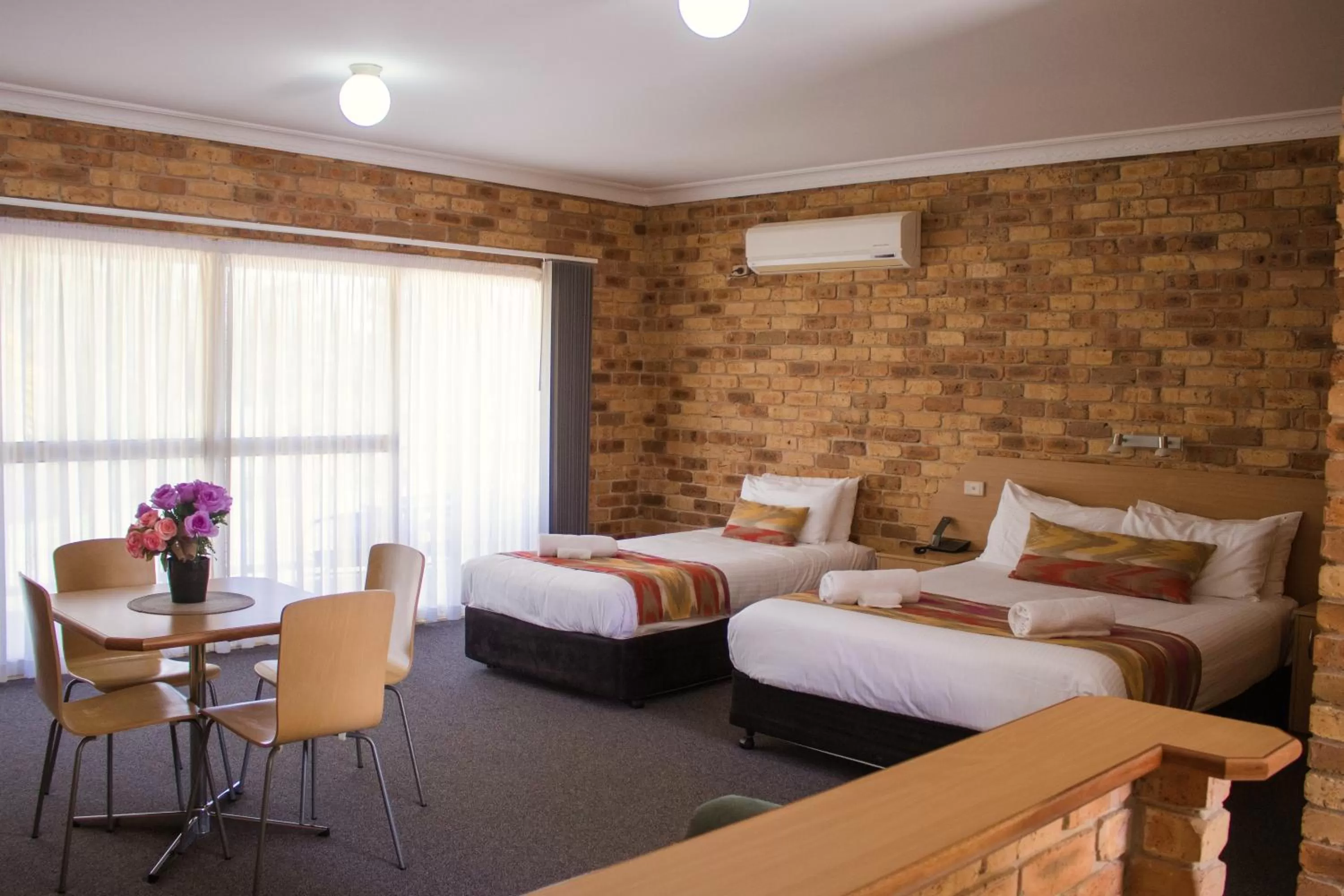 Bed in Golf Club Motor Inn Wingham