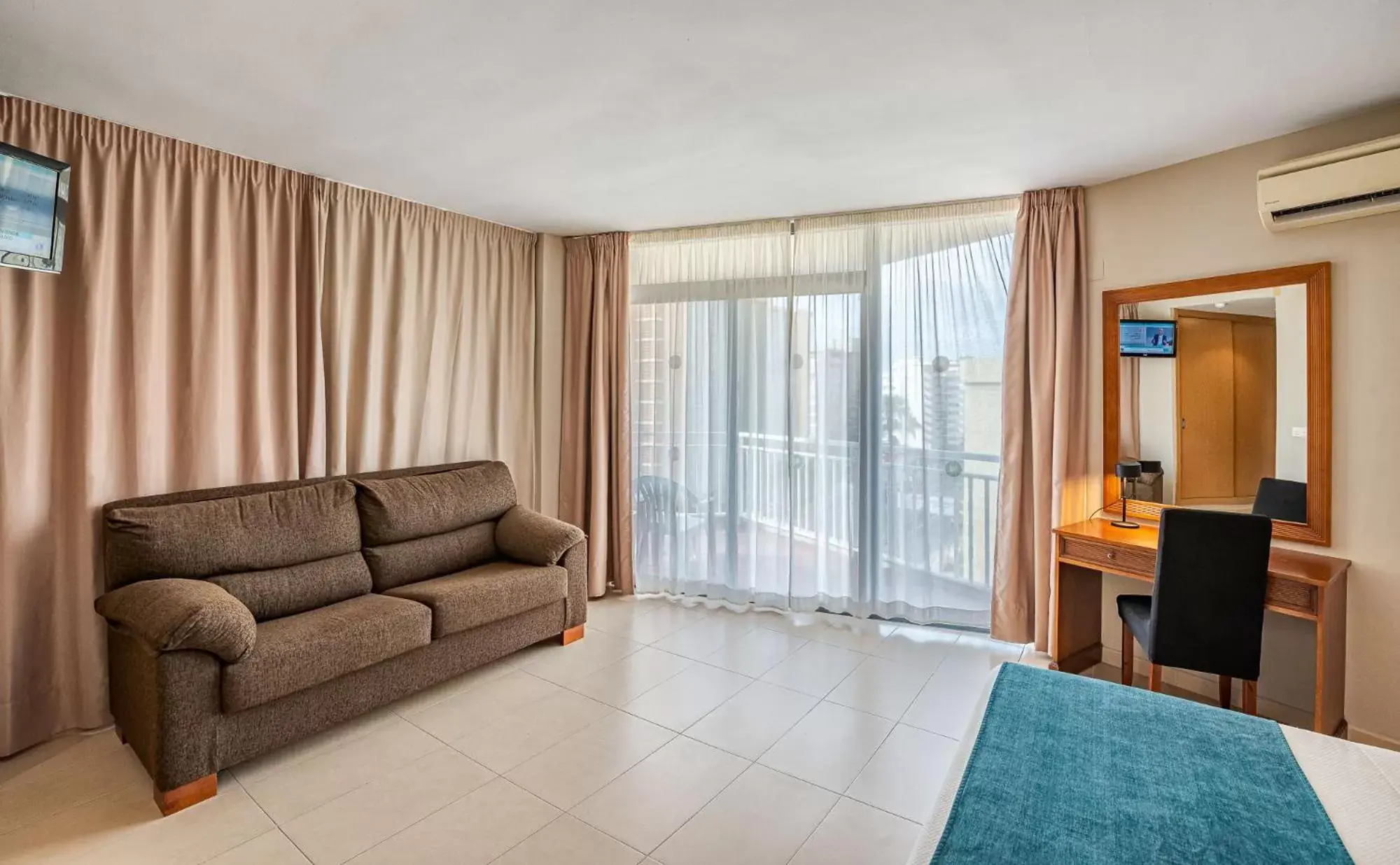 TV and multimedia, Seating Area in Hotel Mainare Playa