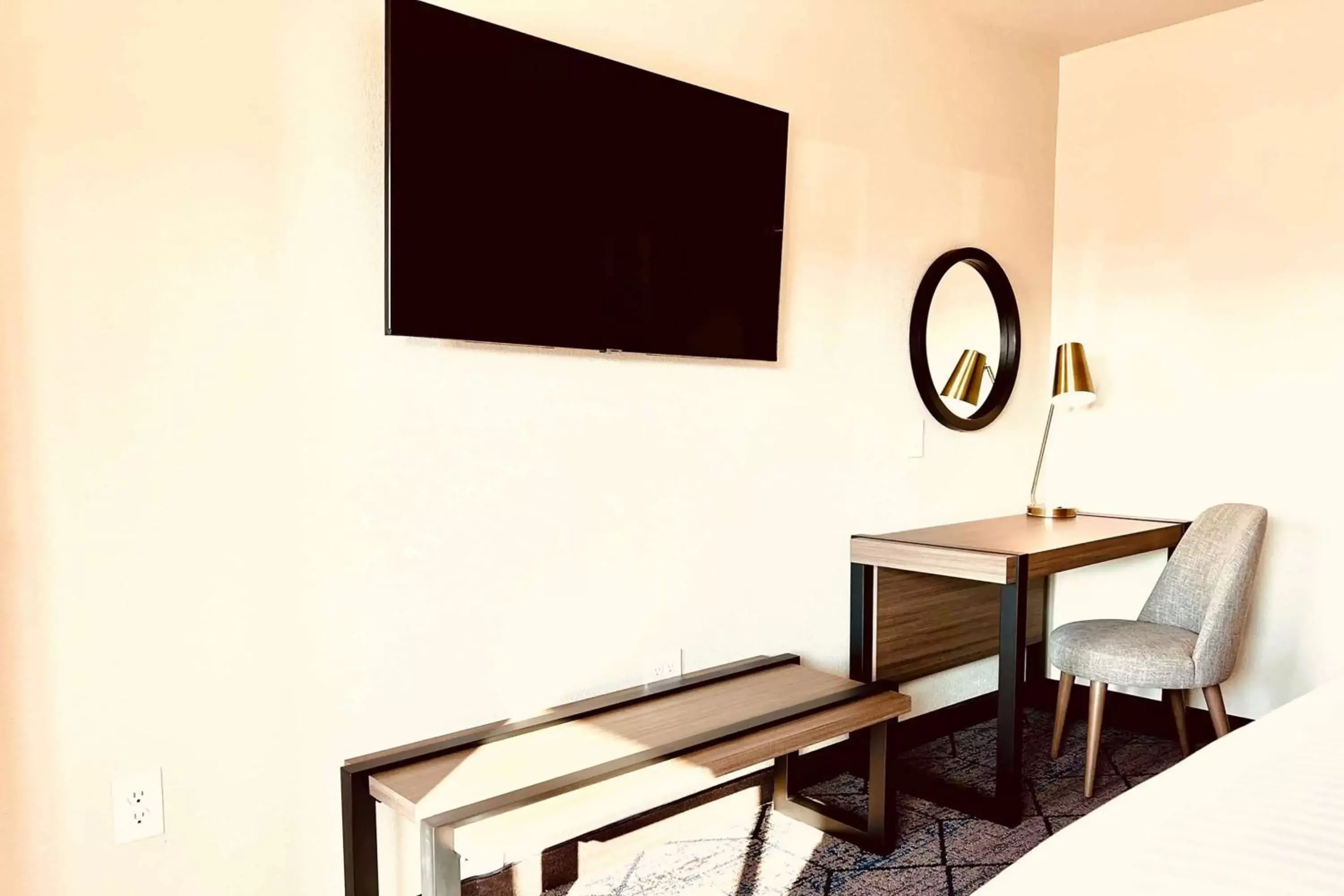 Photo of the whole room, TV/Entertainment Center in Ramada by Wyndham Modesto Yosemite Area