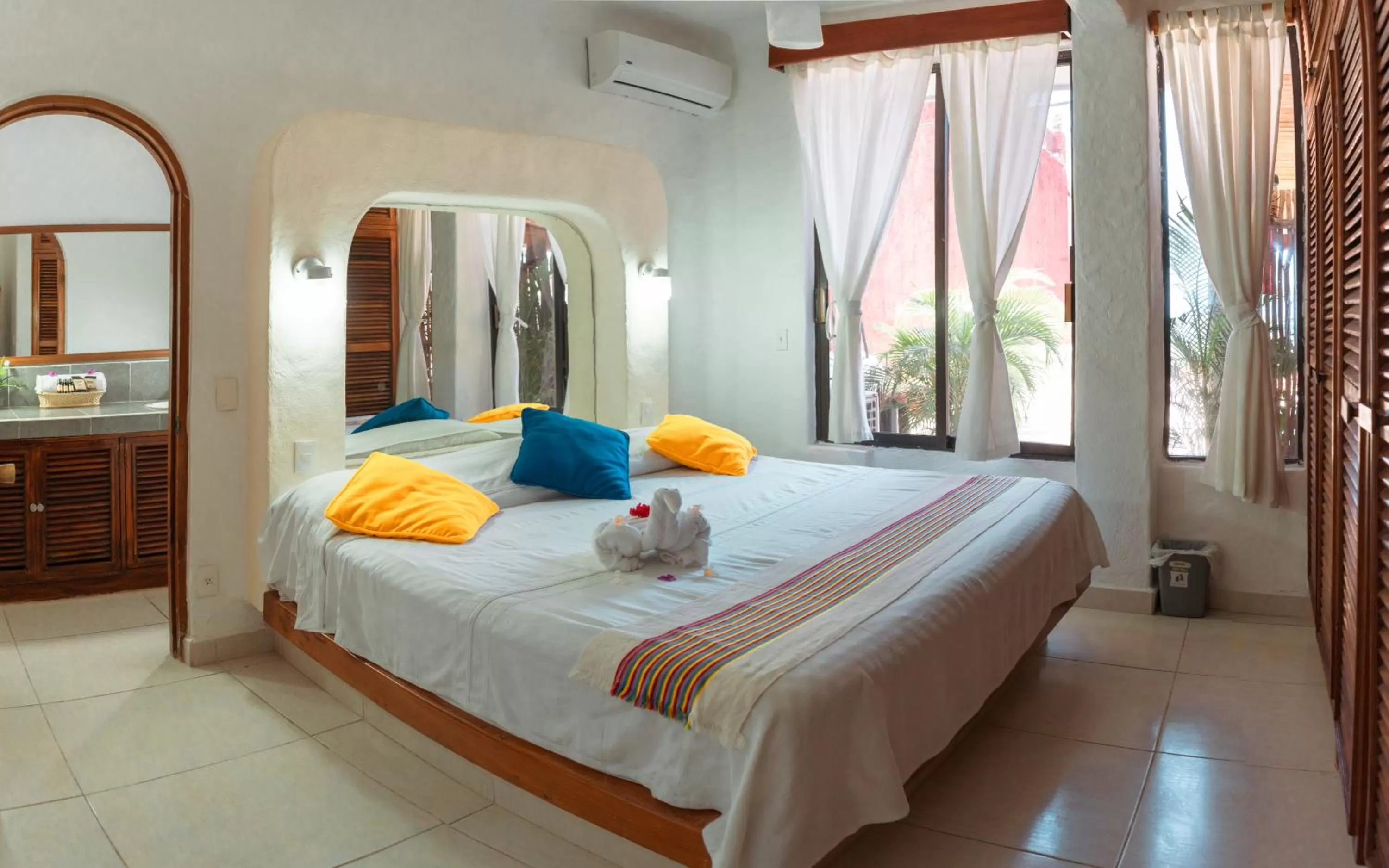 Photo of the whole room, Bed in Arena Suites