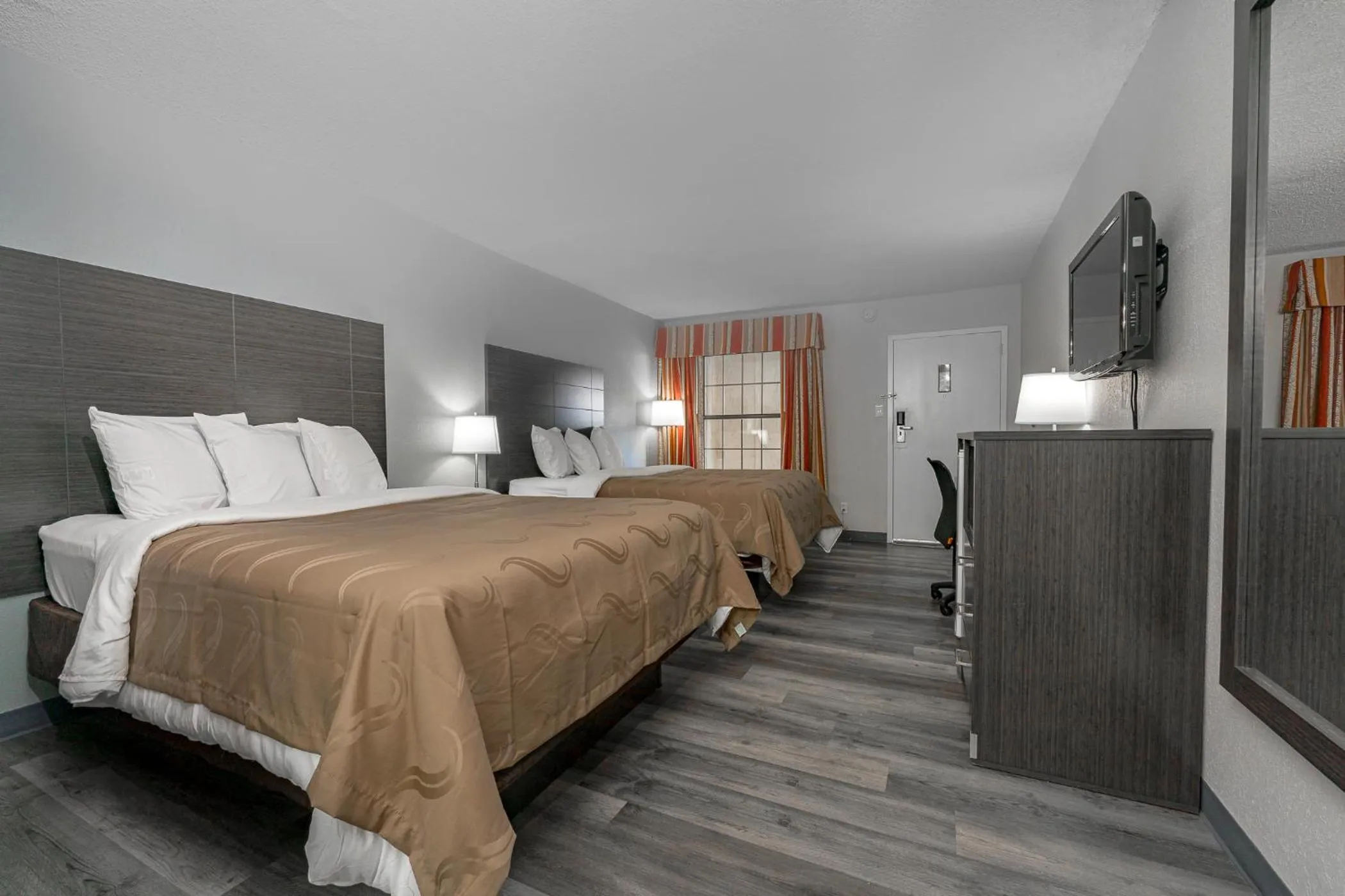 Bedroom in Quality Inn