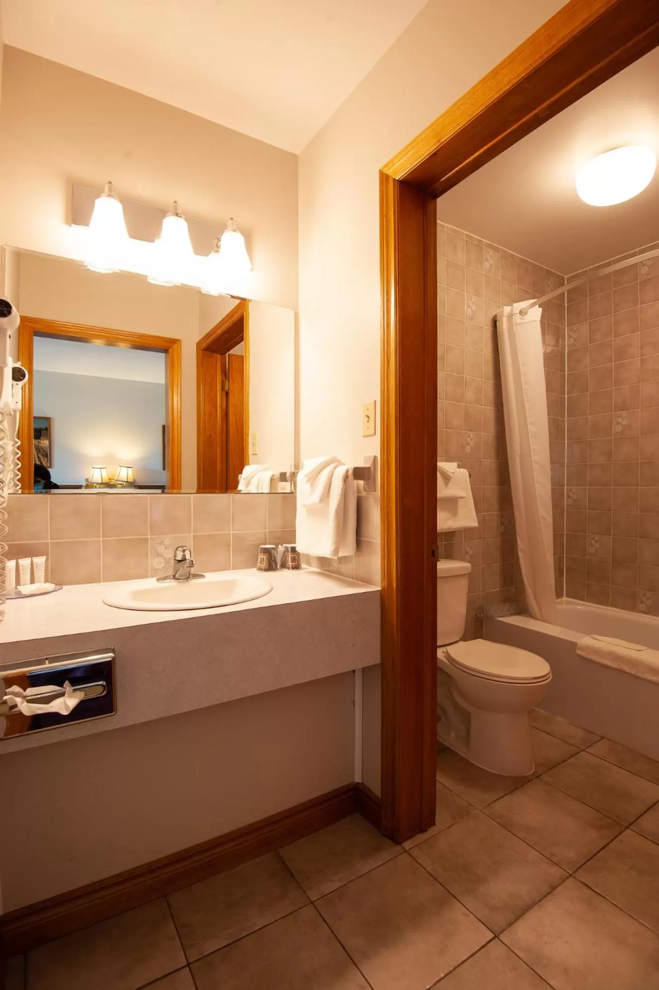 Hot Tub in Dutch Inn