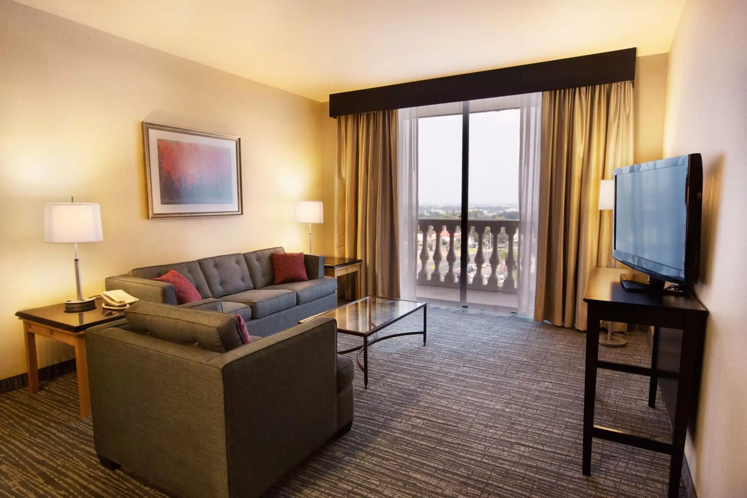 Bed, Seating Area in Doubletree by Hilton McAllen