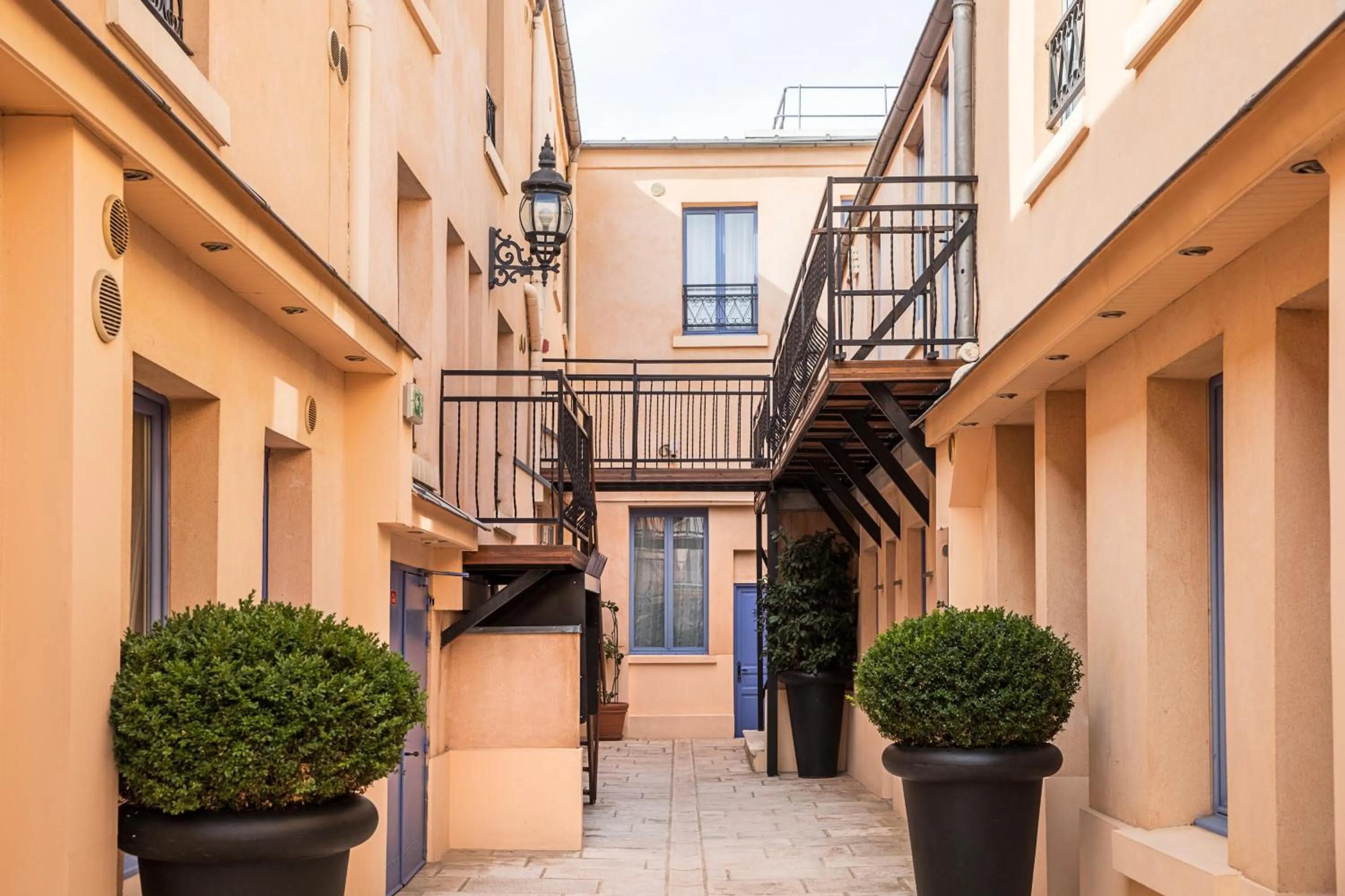 Patio in Hotel De L'Horloge