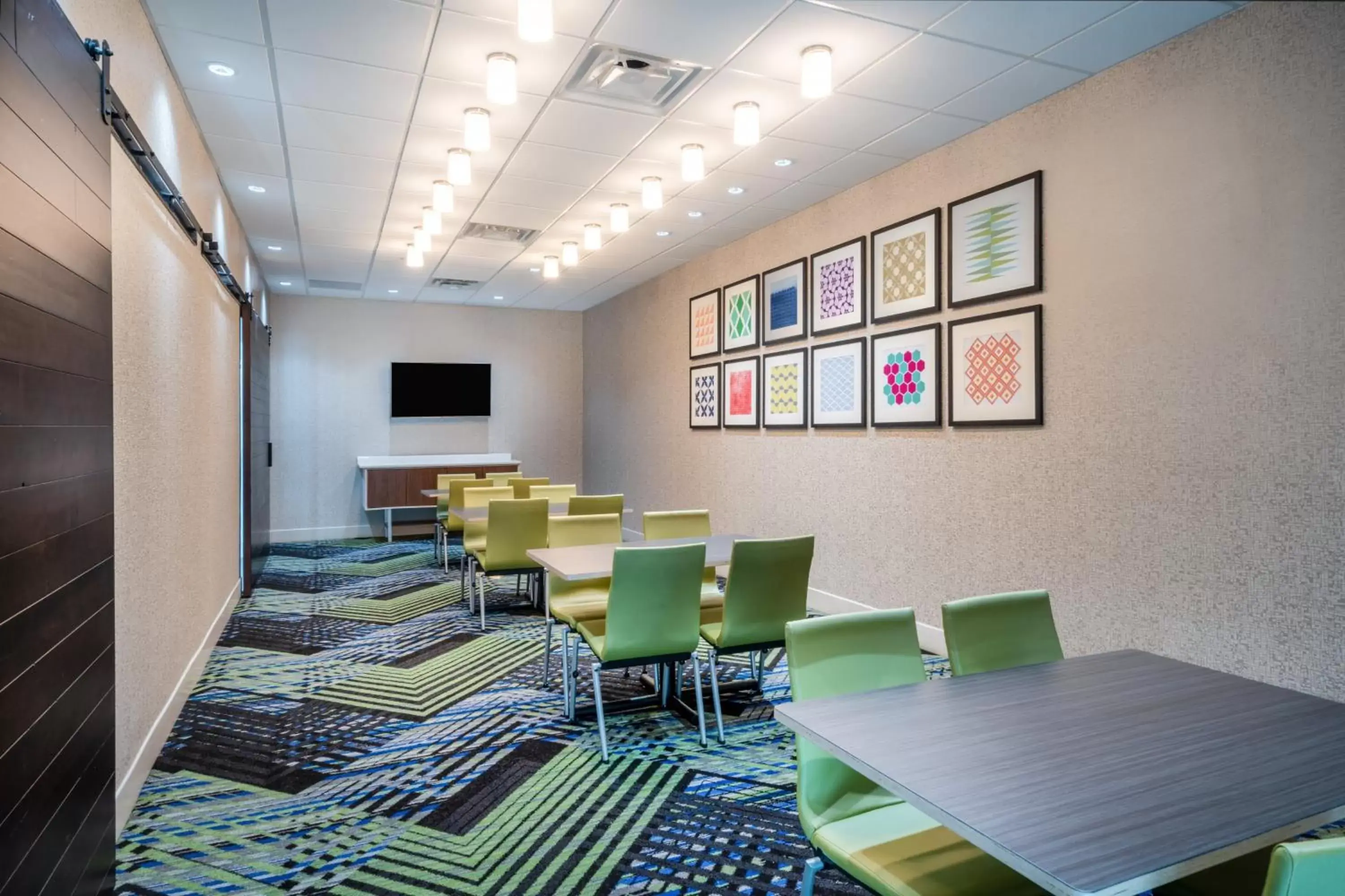 Meeting/conference room in Holiday Inn Express & Suites Atlanta Airport NE - Hapeville, an IHG Hotel