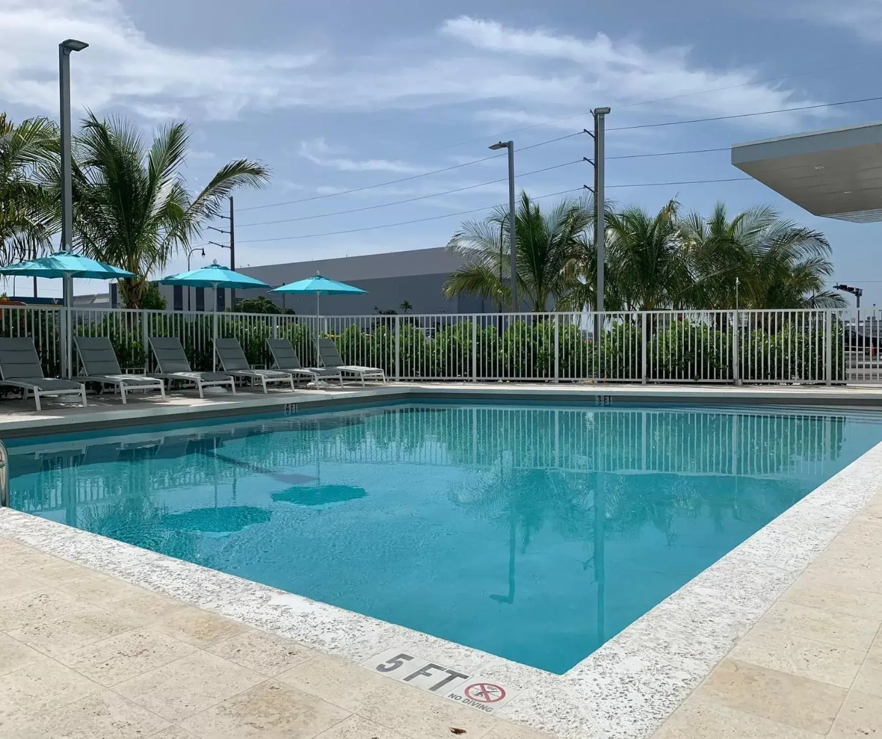 Swimming Pool in Wyndham Garden Miami International Airport