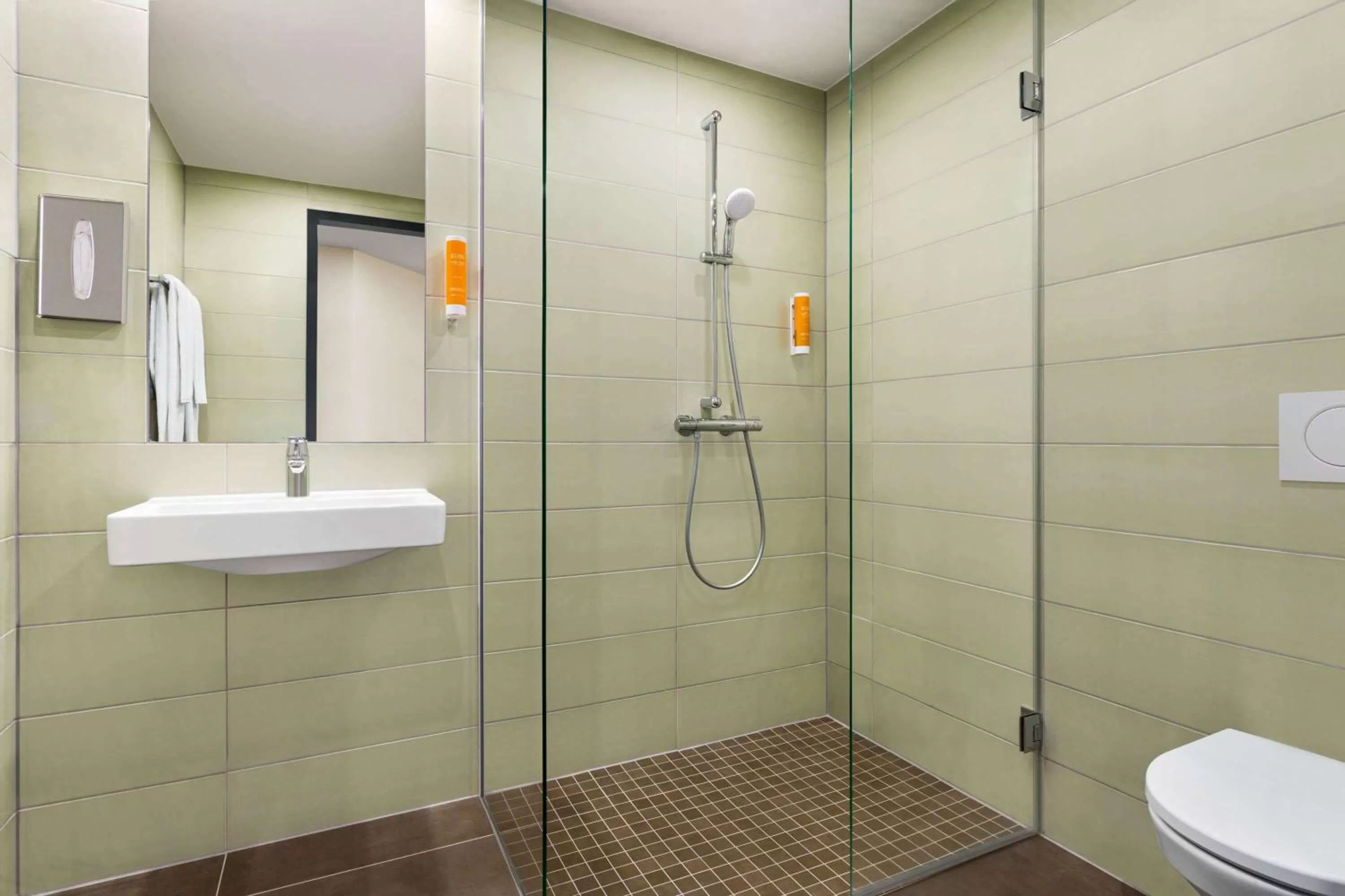 Bathroom in Super 8 by Wyndham Chemnitz