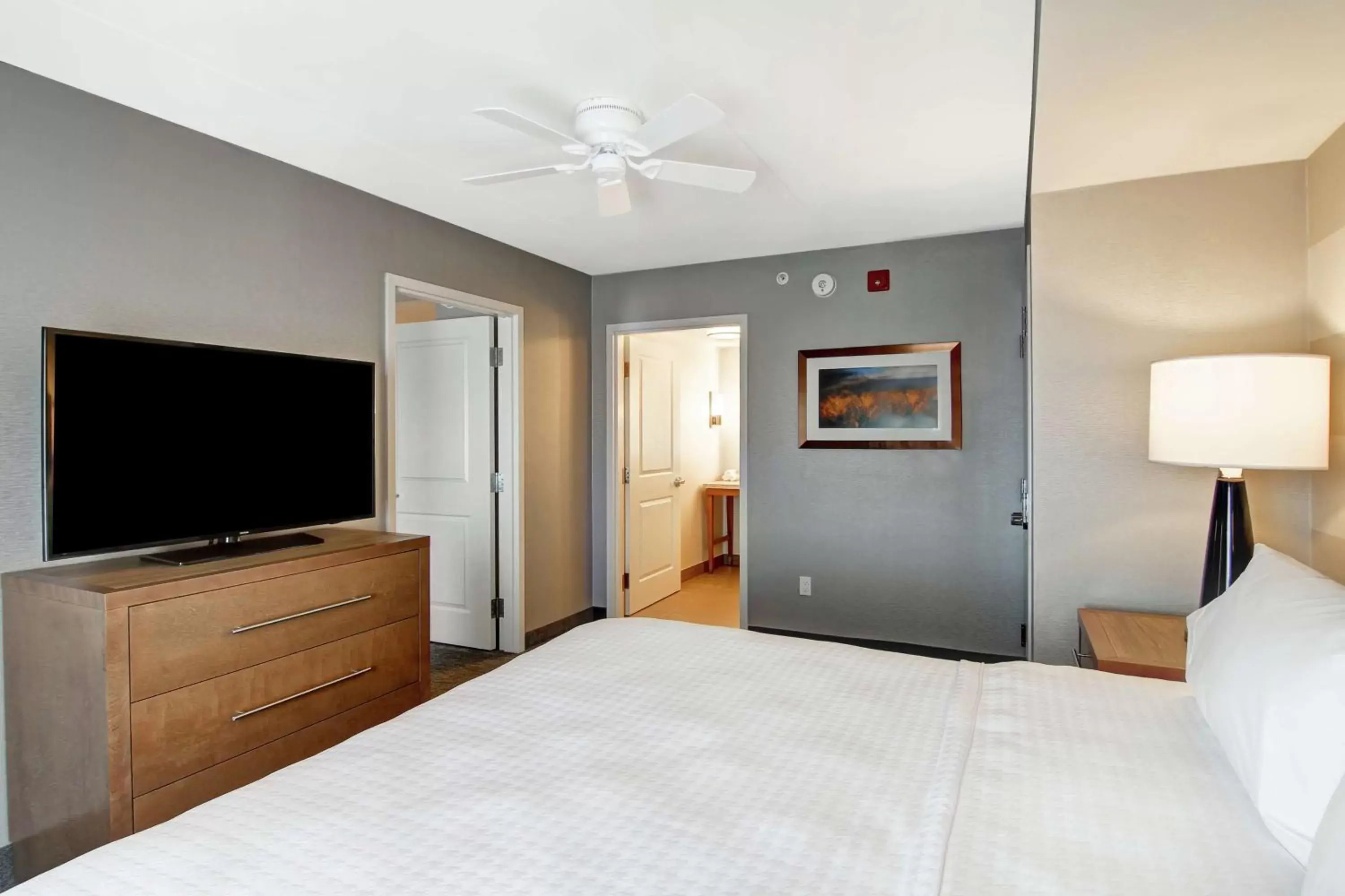 Bedroom, Bed in Homewood Suites By Hilton Ottawa Kanata