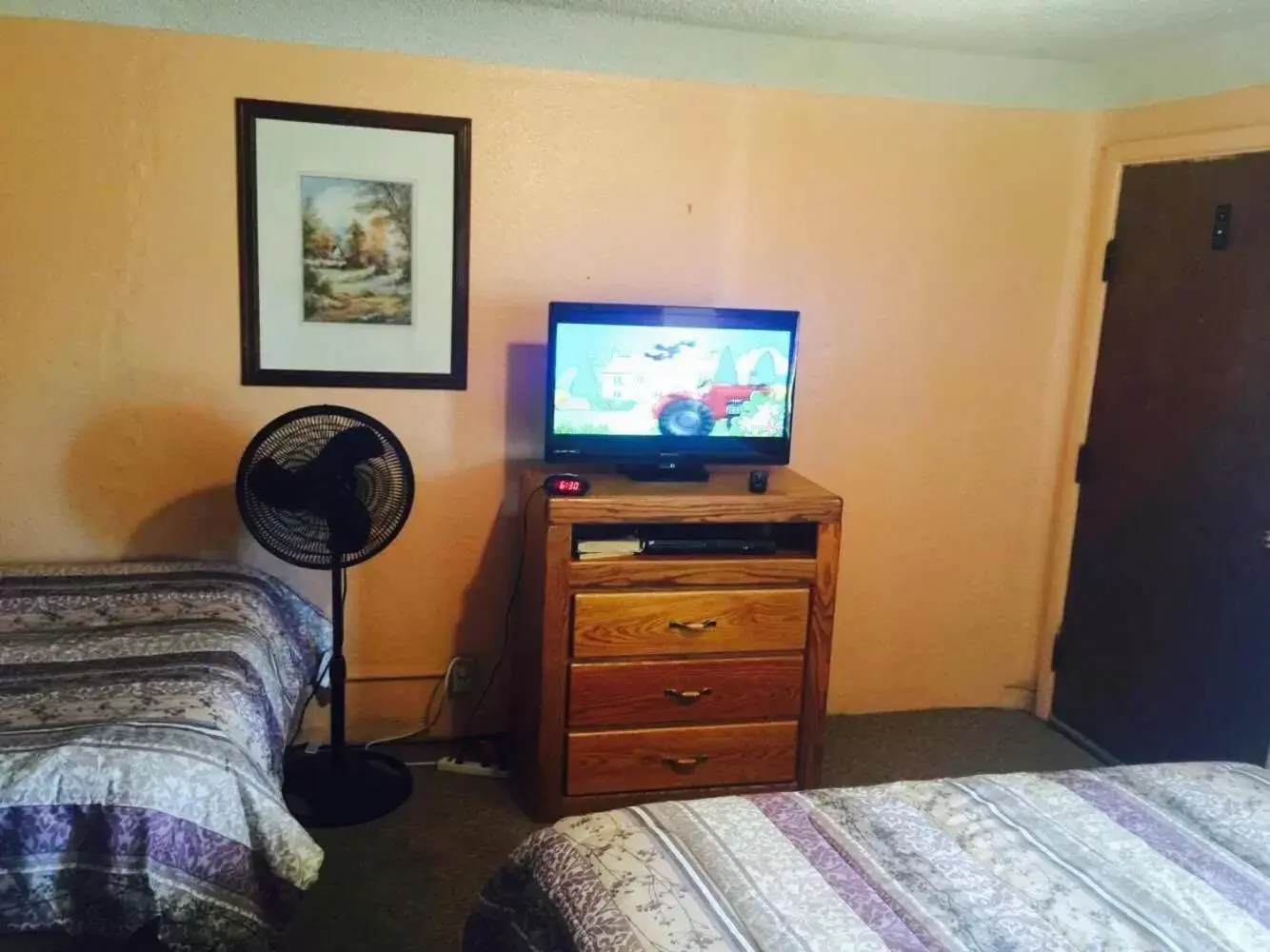 TV and multimedia, TV/Entertainment Center in Budget Inn Motel Chemult