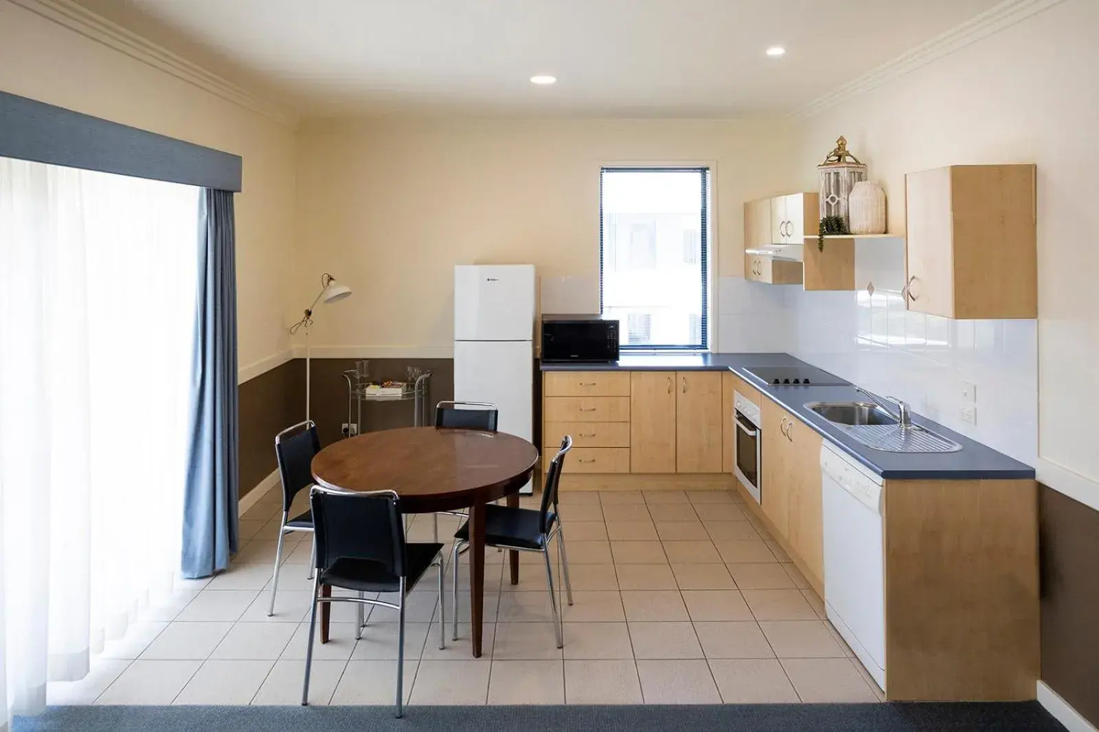 Kitchen or kitchenette, Kitchen/Kitchenette in Hawkesbury Race Club Motel