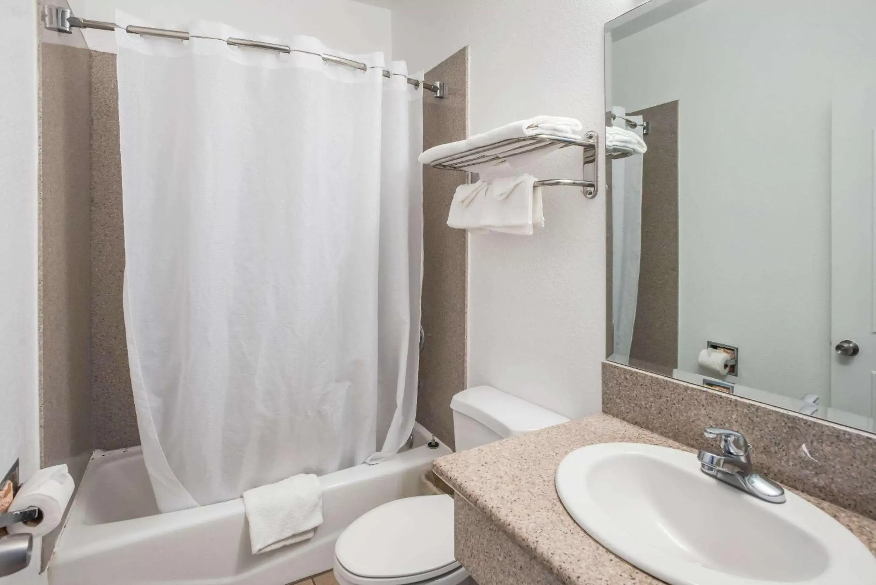 Bathroom in Rodeway Inn & Suites - Pasadena