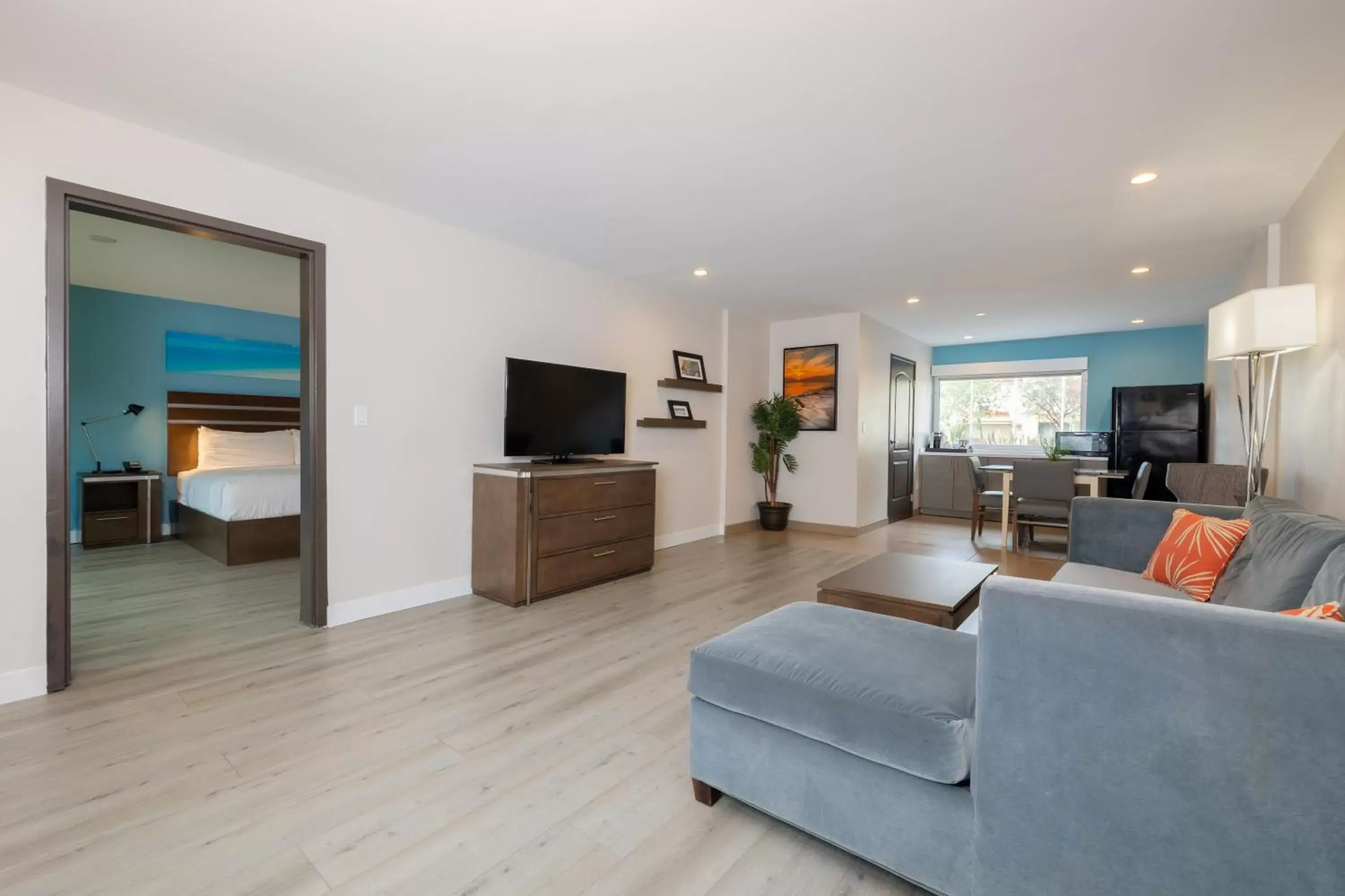 Living room, Seating Area in The Cove Hotel