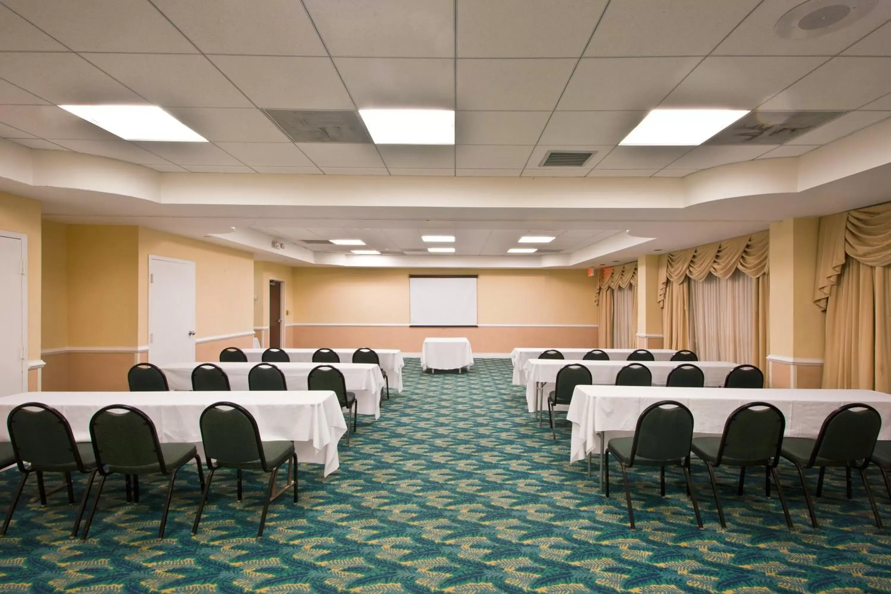 Meeting/conference room in Holiday Inn Port St. Lucie, an IHG Hotel