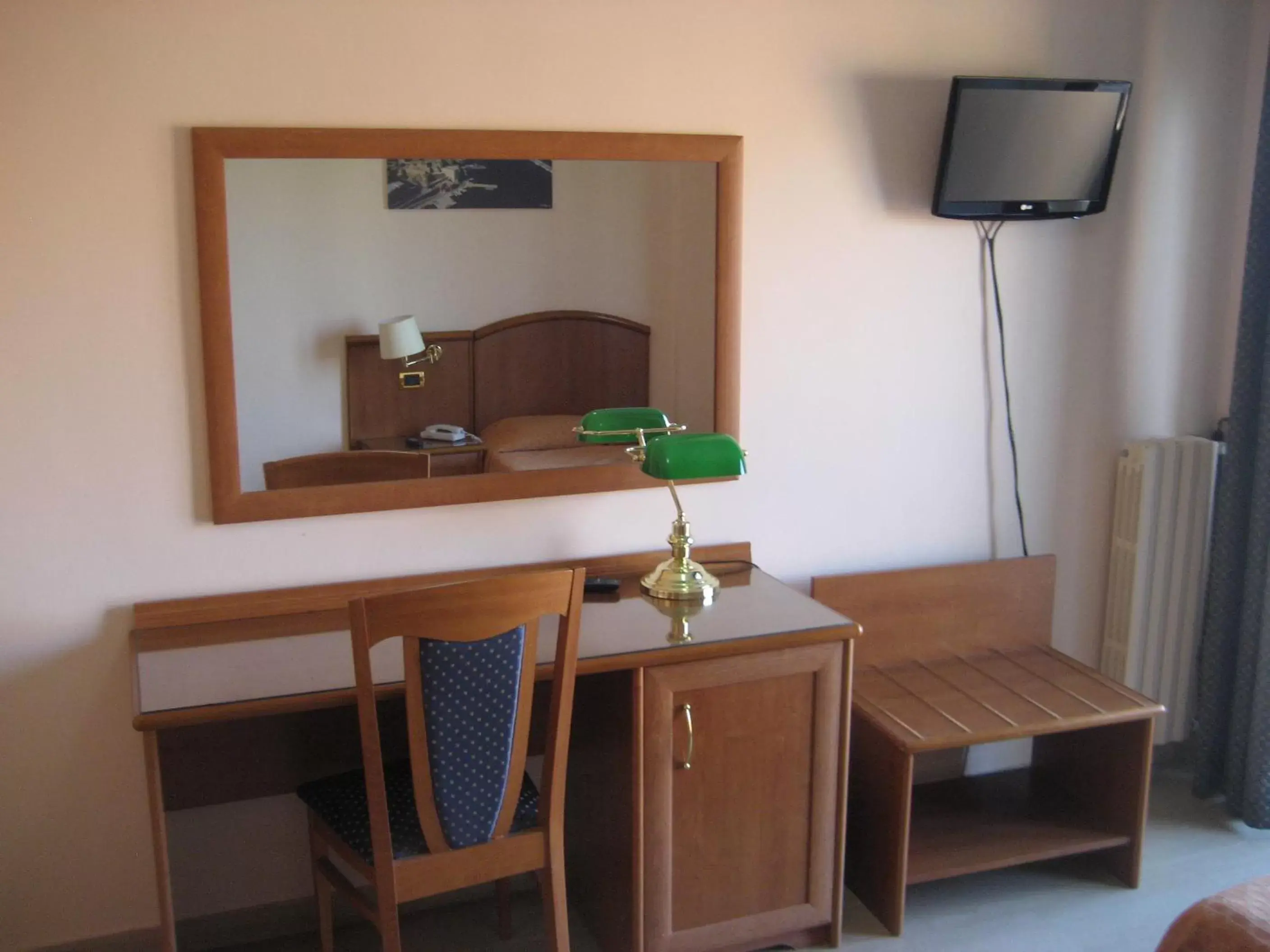 Photo of the whole room, TV/Entertainment Center in Campus Hotel