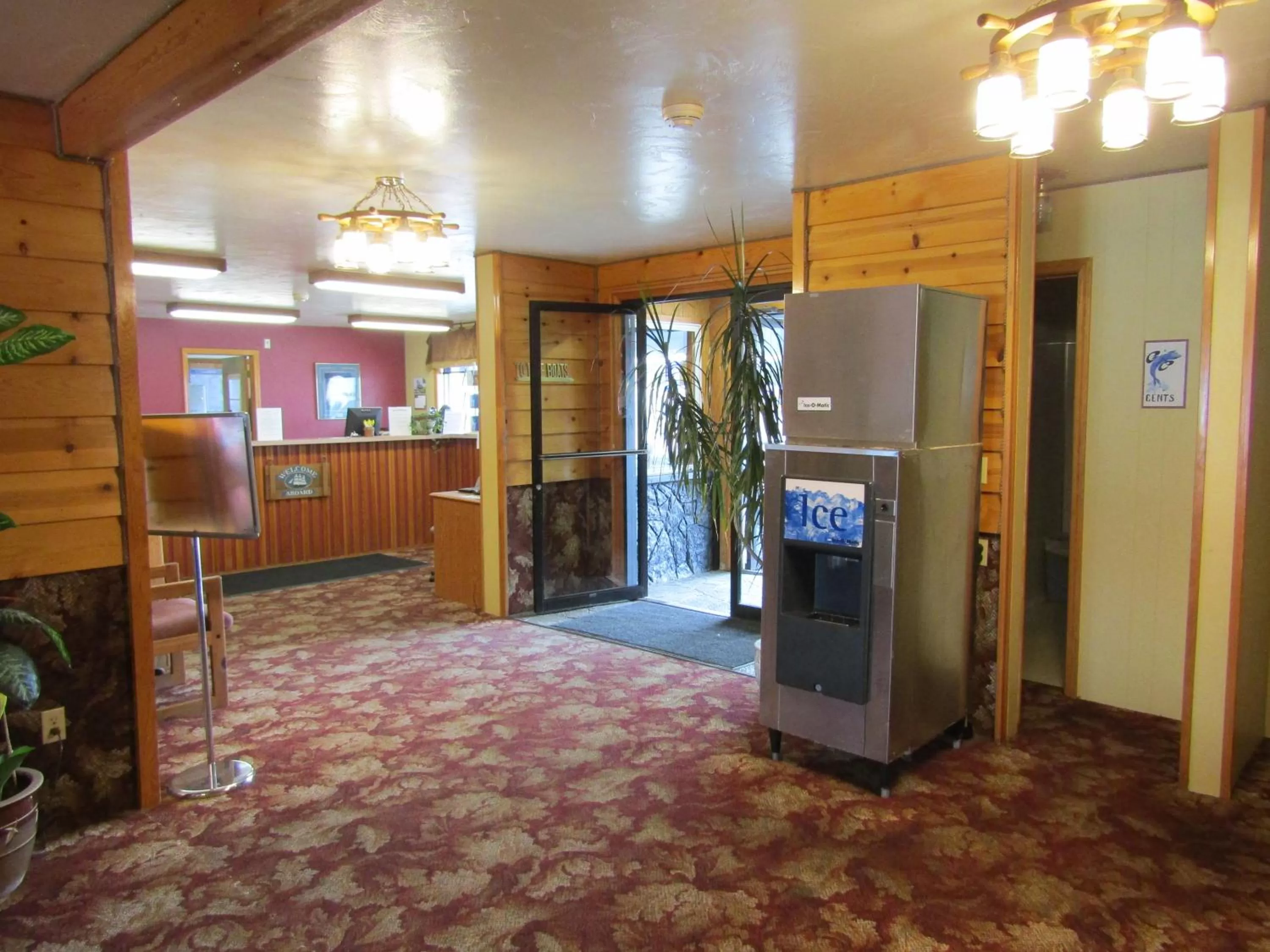 Lobby or reception in Captain's Choice Motel