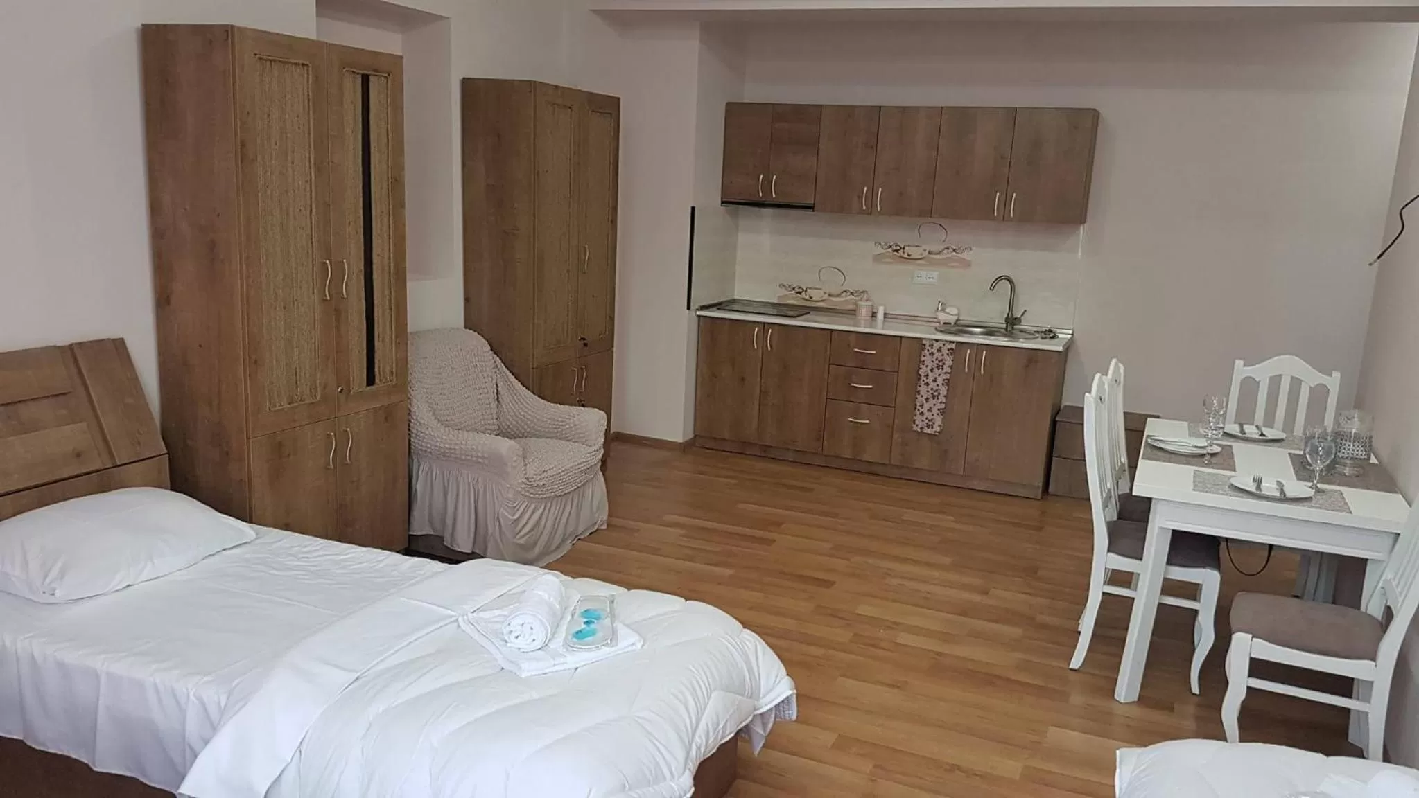 Quadruple Room with Bath in Hotel Caucasus