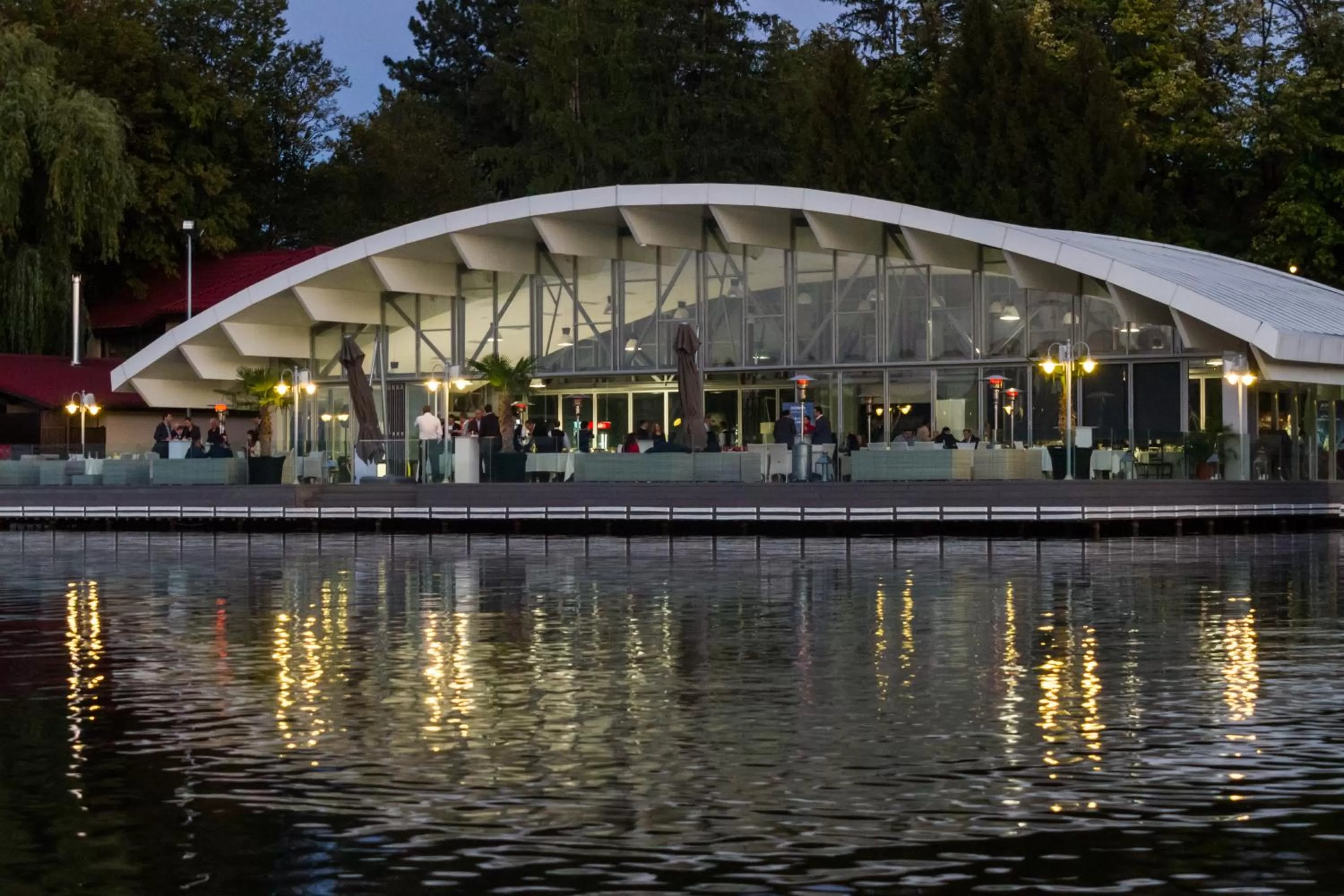 Restaurant/places to eat in Hotel Snagov Club