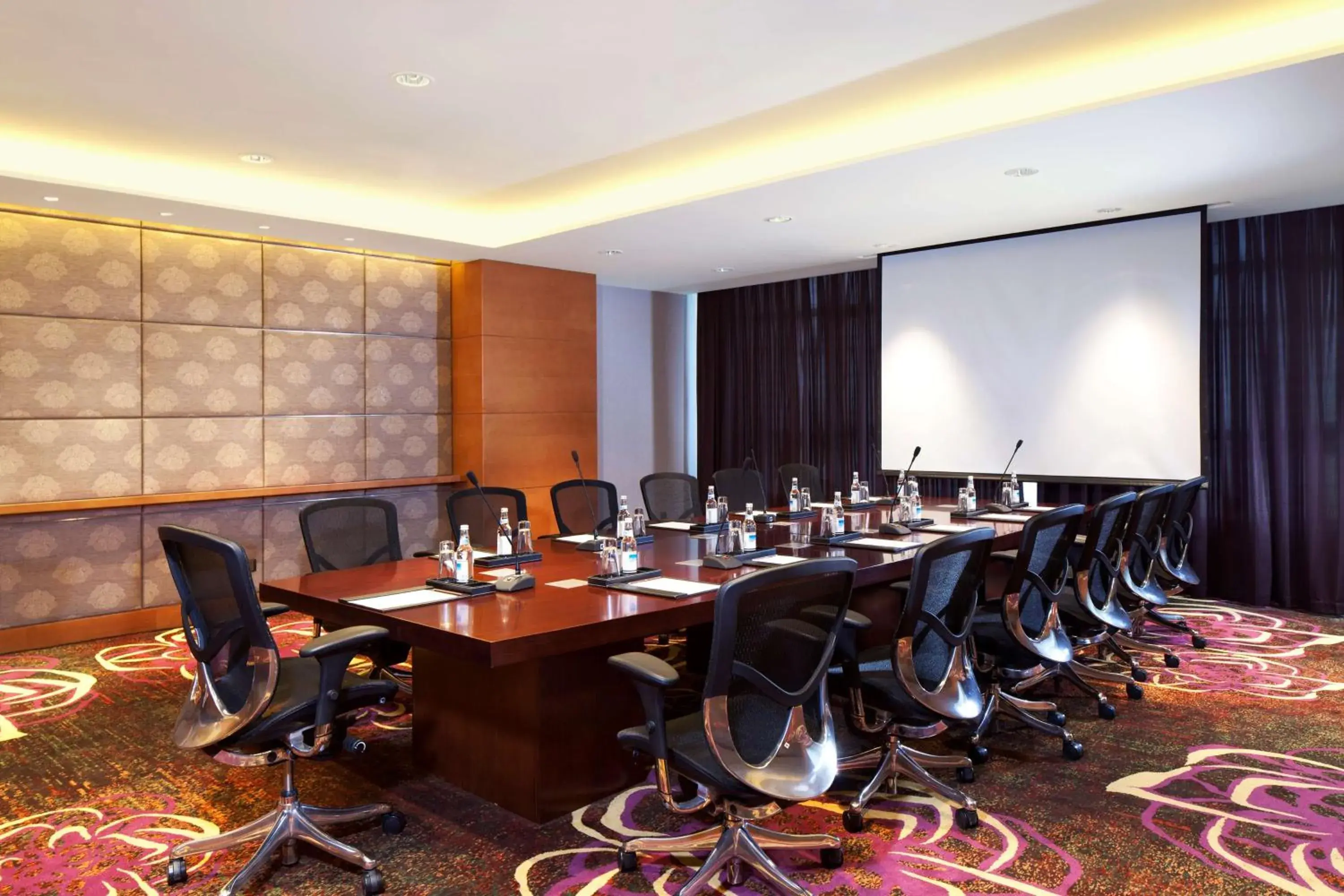 Meeting/conference room in DoubleTree By Hilton Shenyang Hotel