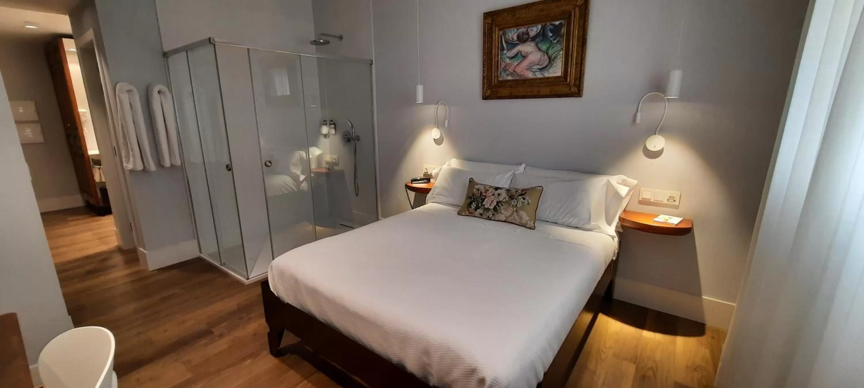 Bedroom, Bed in Hotel Oleum - Parking Gratuito bajo disponibilidad y reserva previa