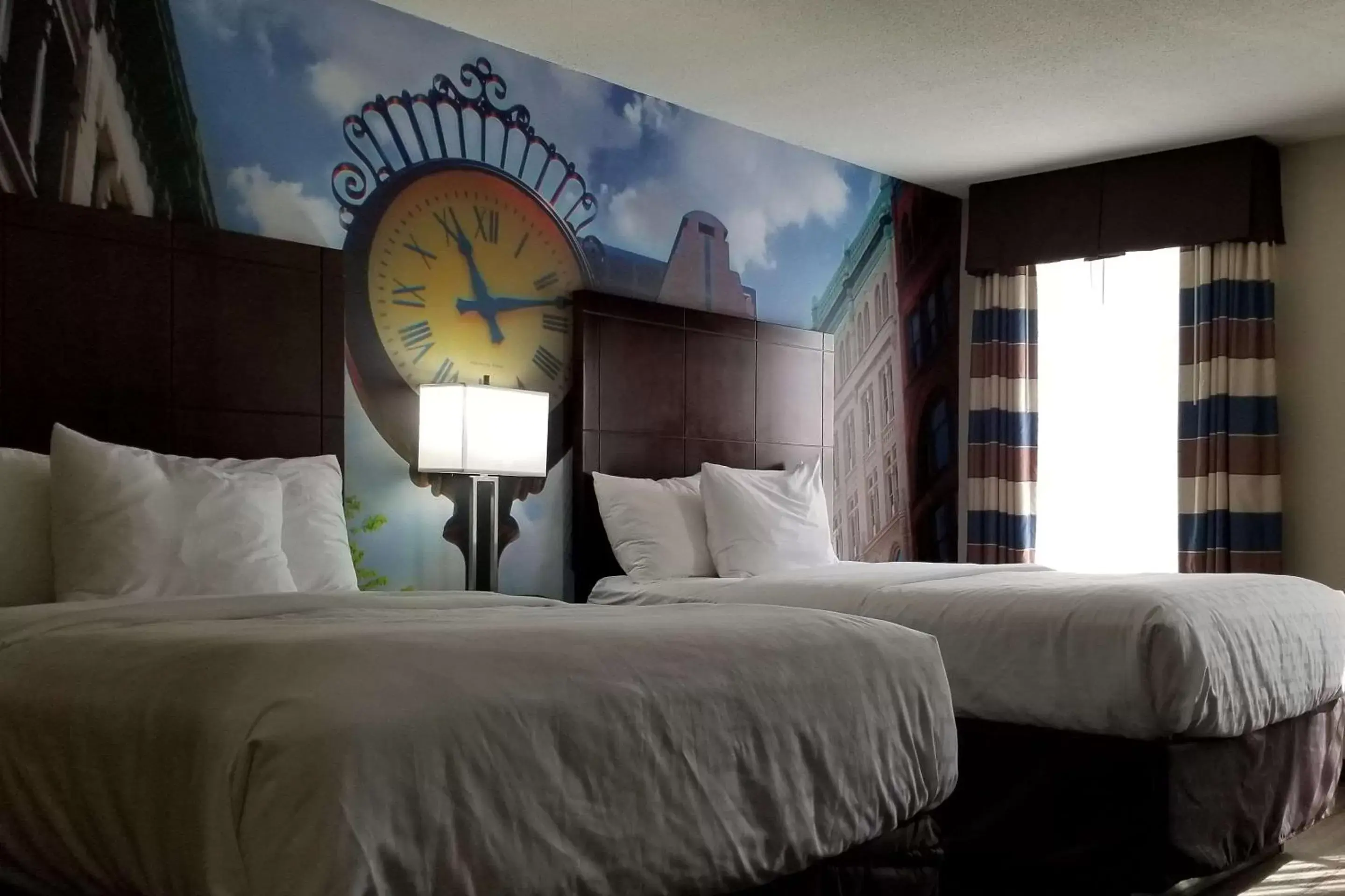 Photo of the whole room, Bed in Clarion Pointe by Choice Hotels Corydon
