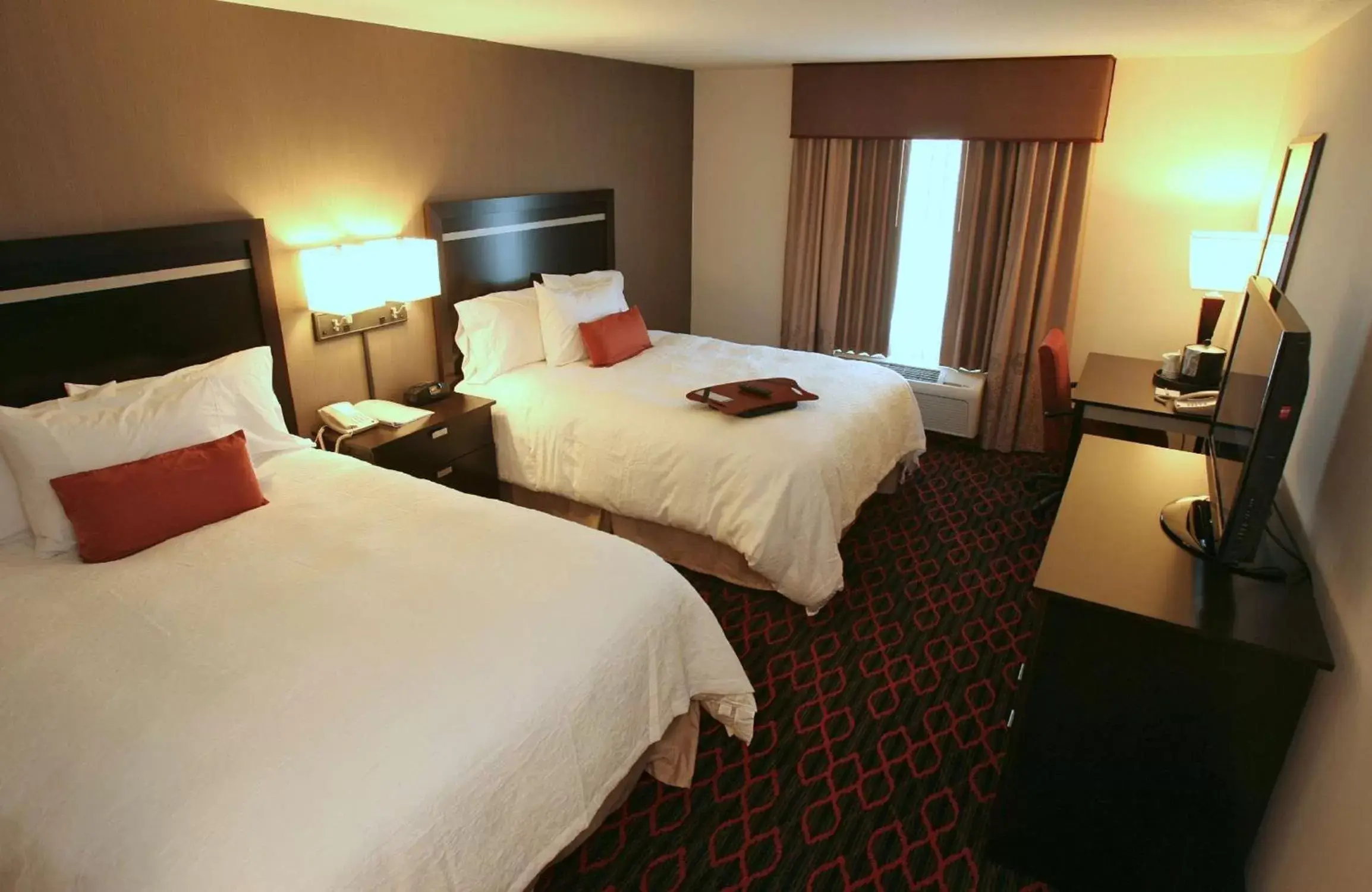 Bed in Hampton Inn & Suites Red Deer