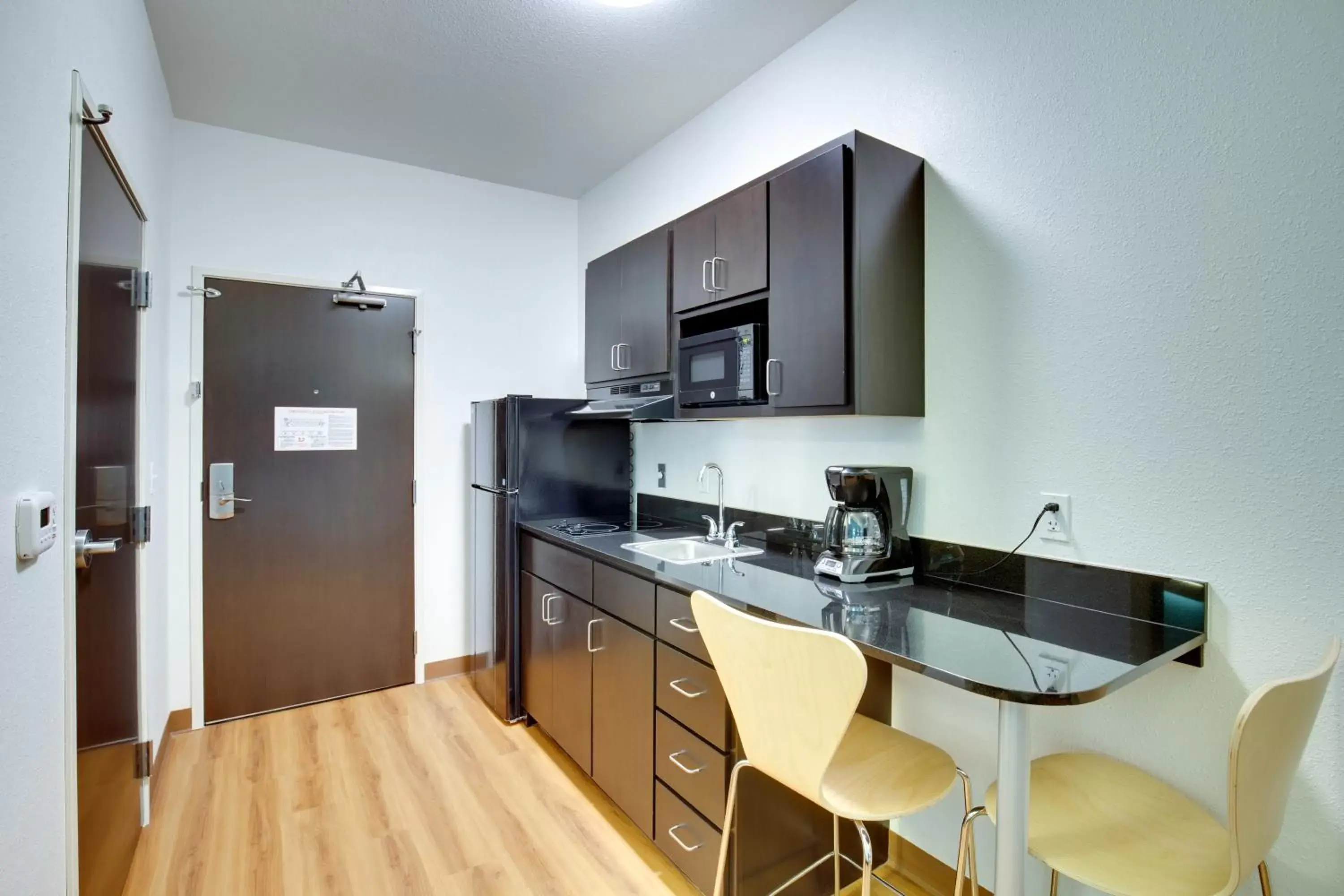 Kitchen or kitchenette, Kitchen/Kitchenette in Motel 6-Poplar Bluff, MO