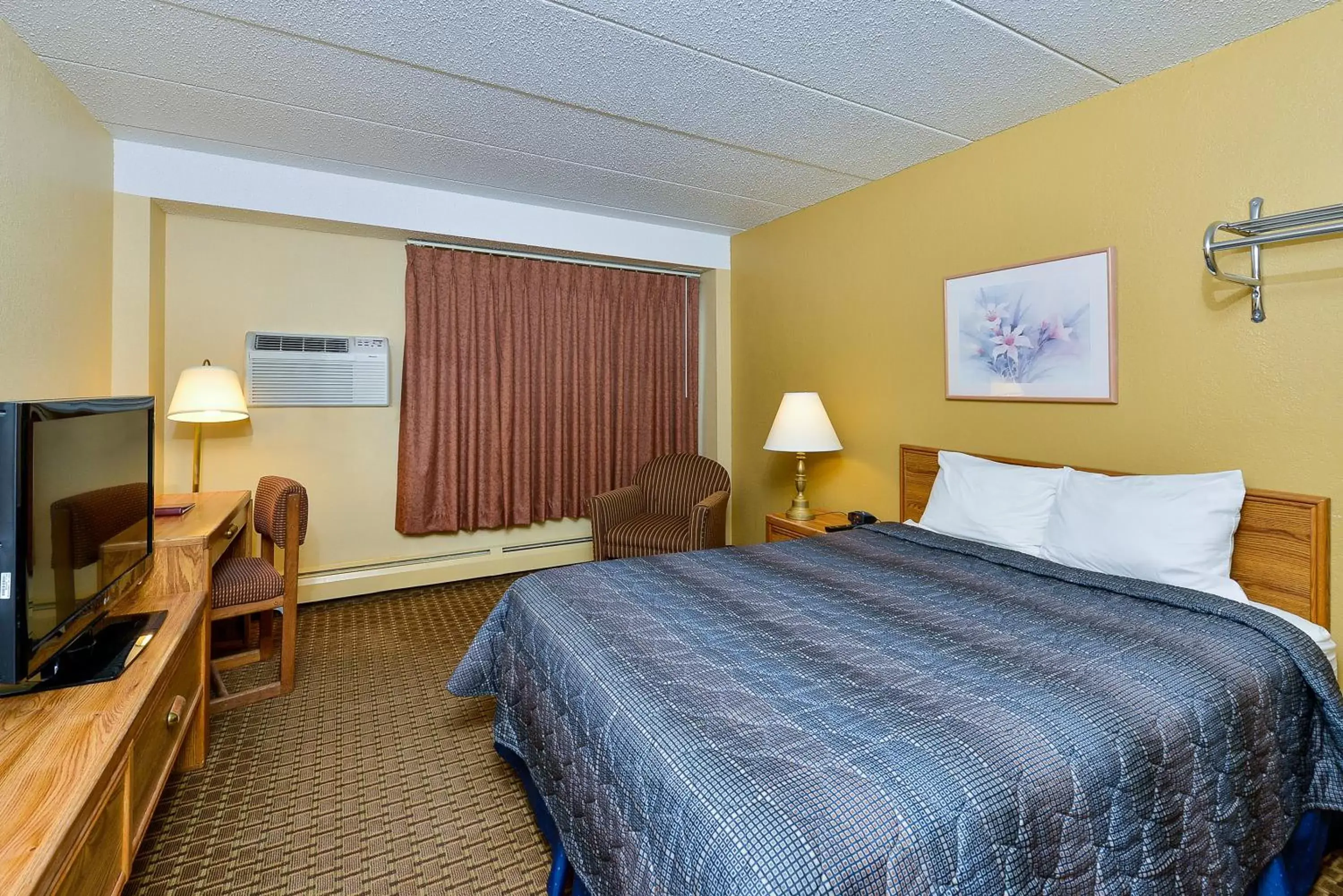 Deluxe Queen Room - Non-Smoking in Super 8 by Wyndham Owatonna