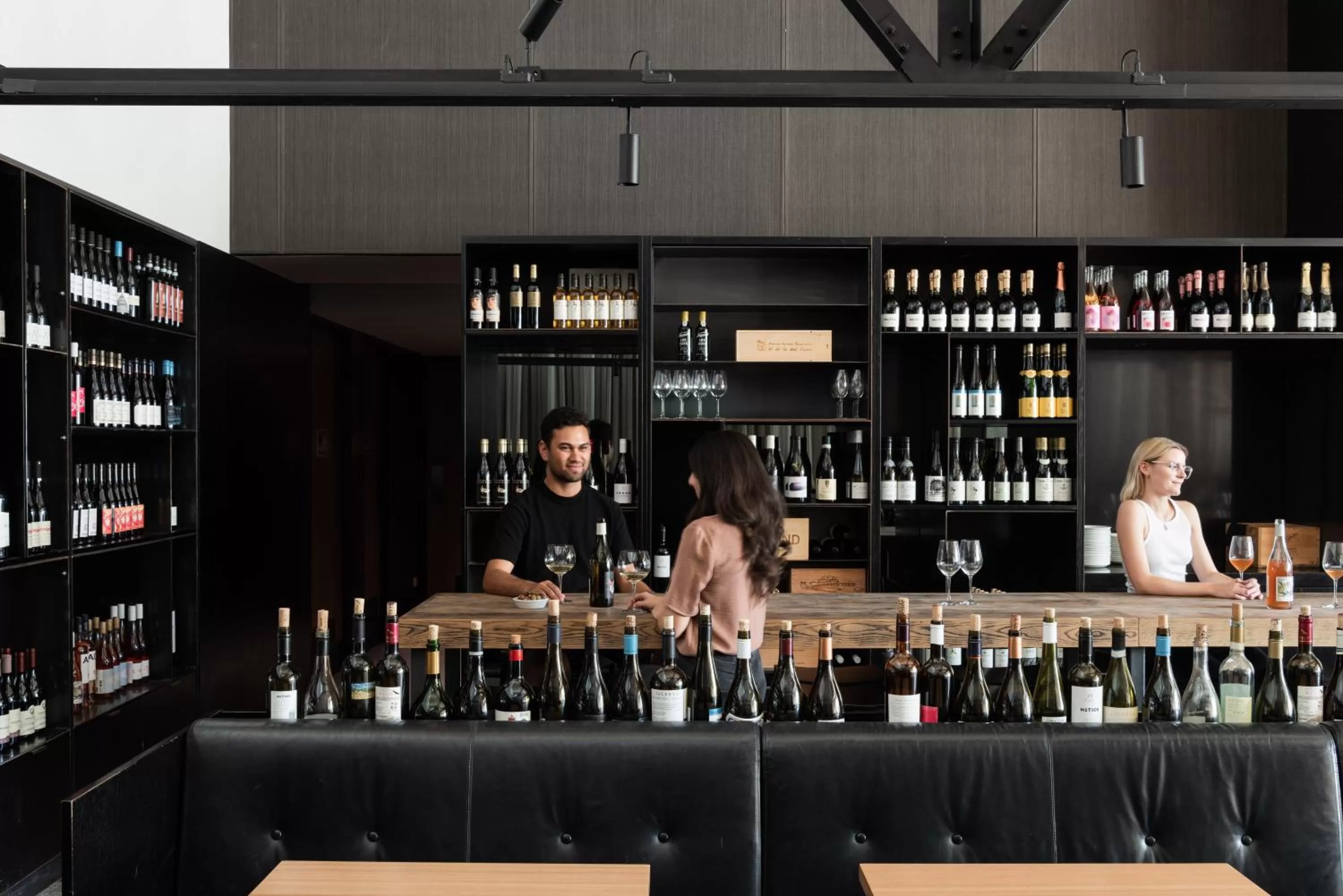 Restaurant/places to eat in Alex Hotel