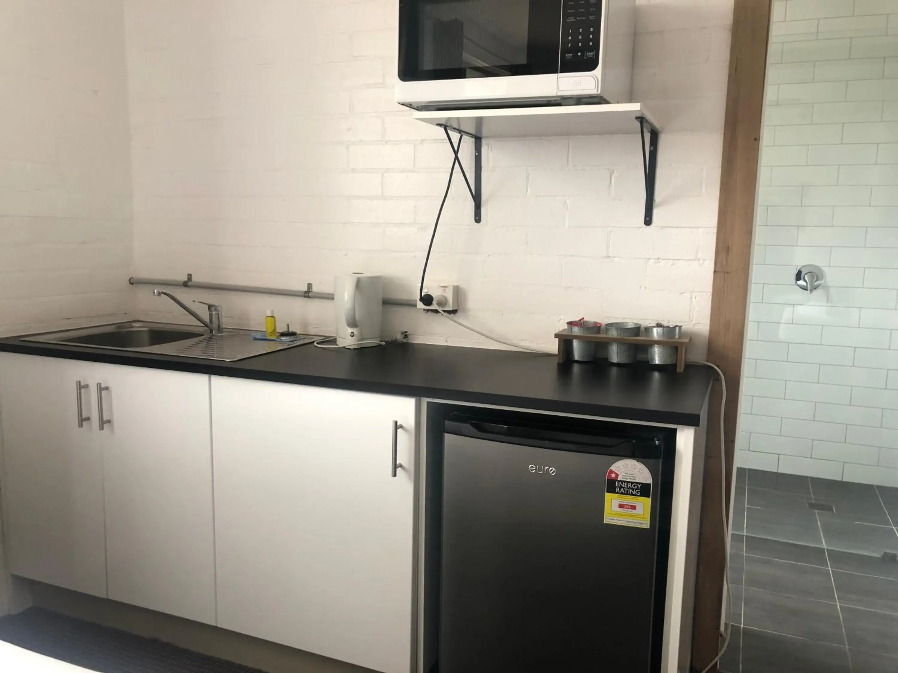 Kitchen/Kitchenette in Pleasant Way River Lodge