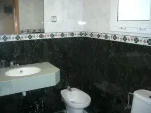 Bathroom in Roma Reial