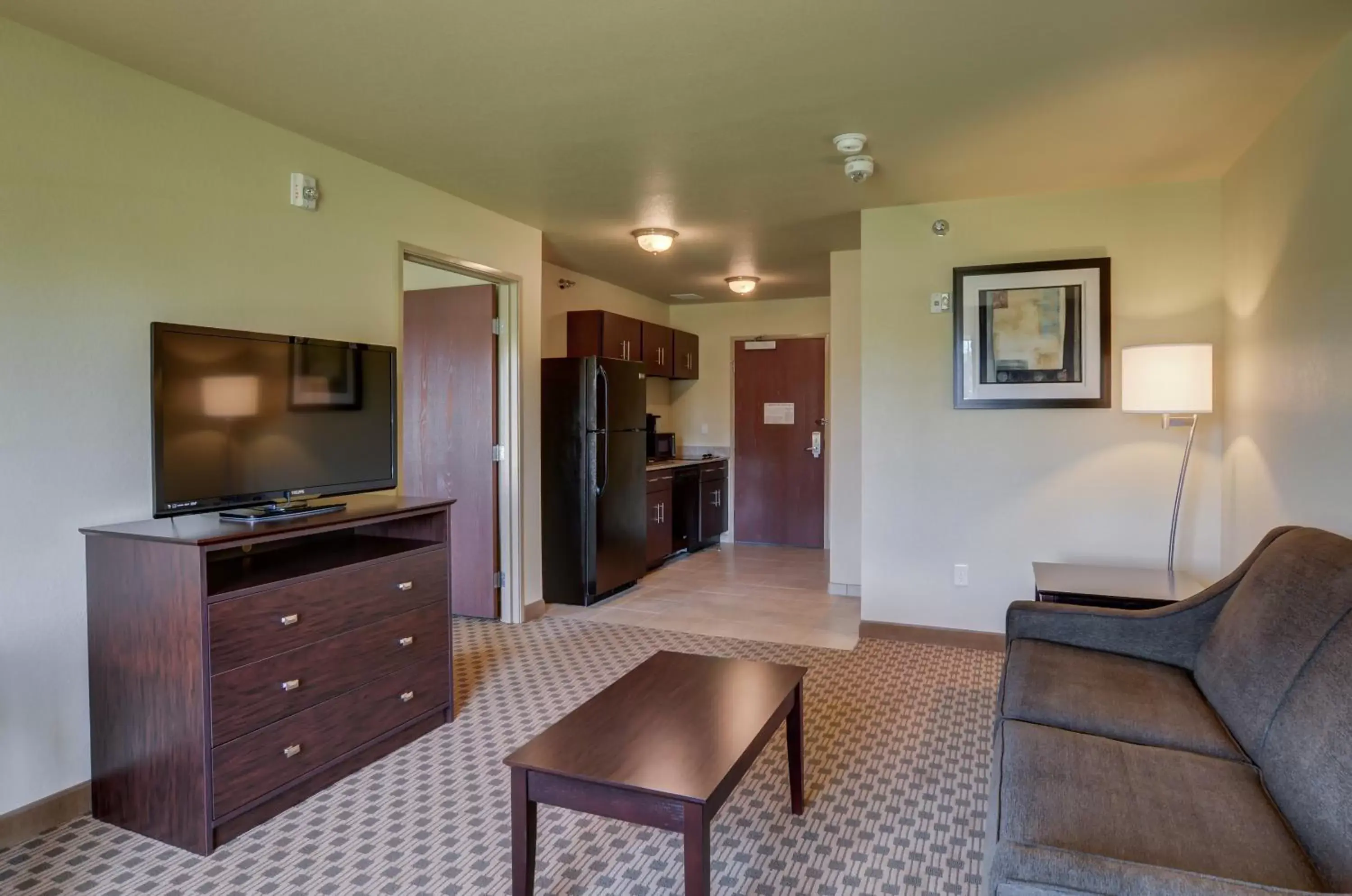 TV and multimedia, Seating Area in Cobblestone Inn & Suites - Ord