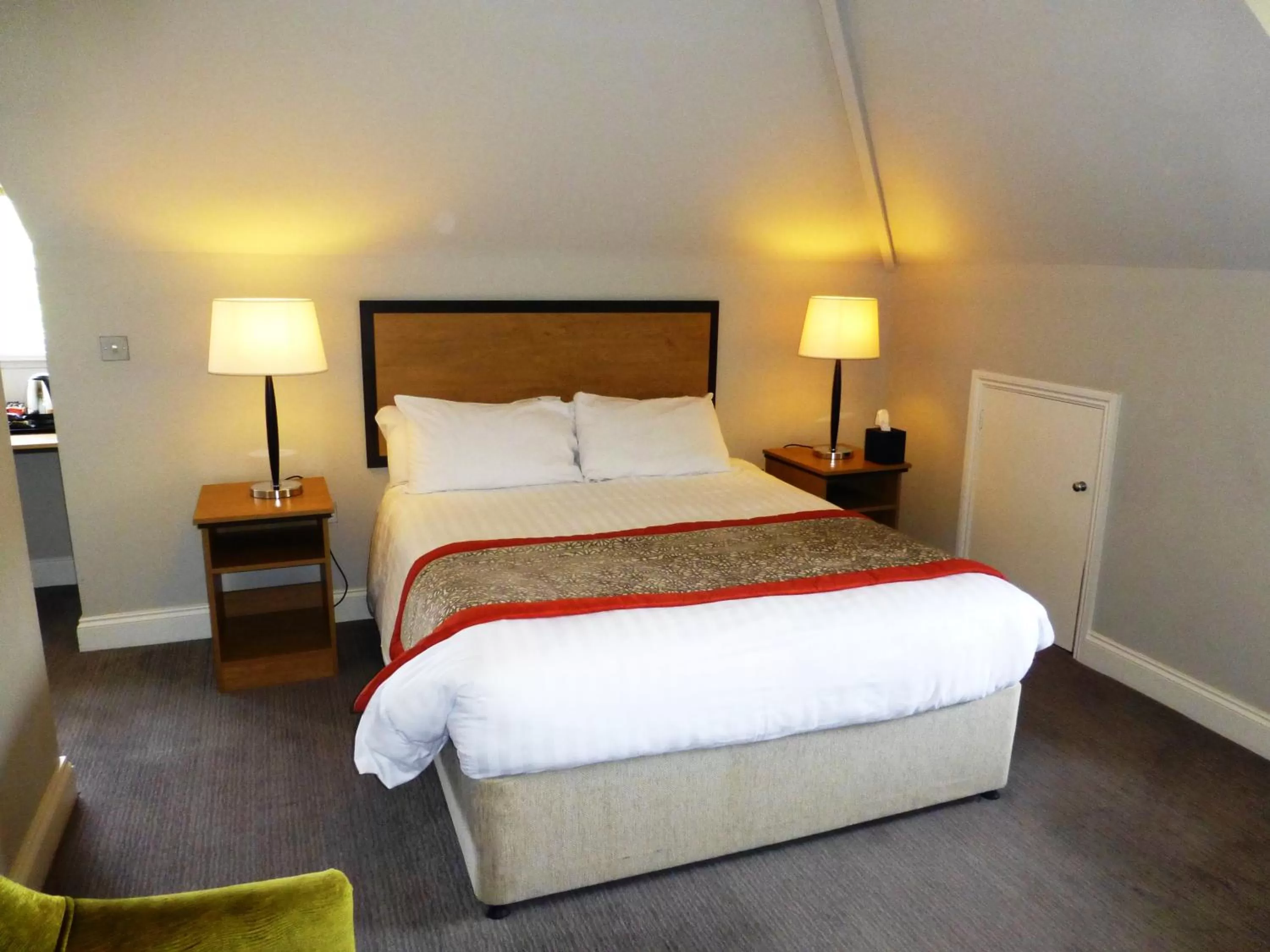 Bedroom, Bed in The Riverside House Hotel