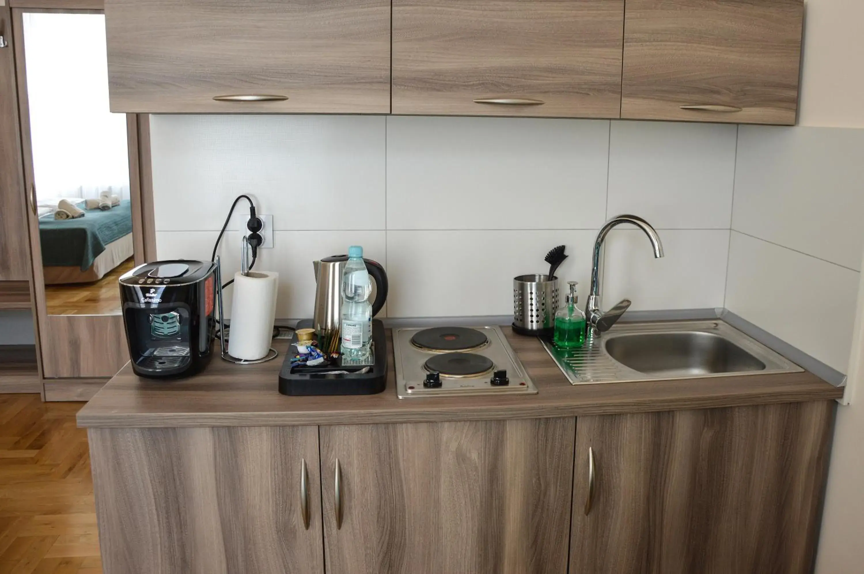 Coffee/tea facilities, Kitchen/Kitchenette in Kosmopolita Rooms & Apartments