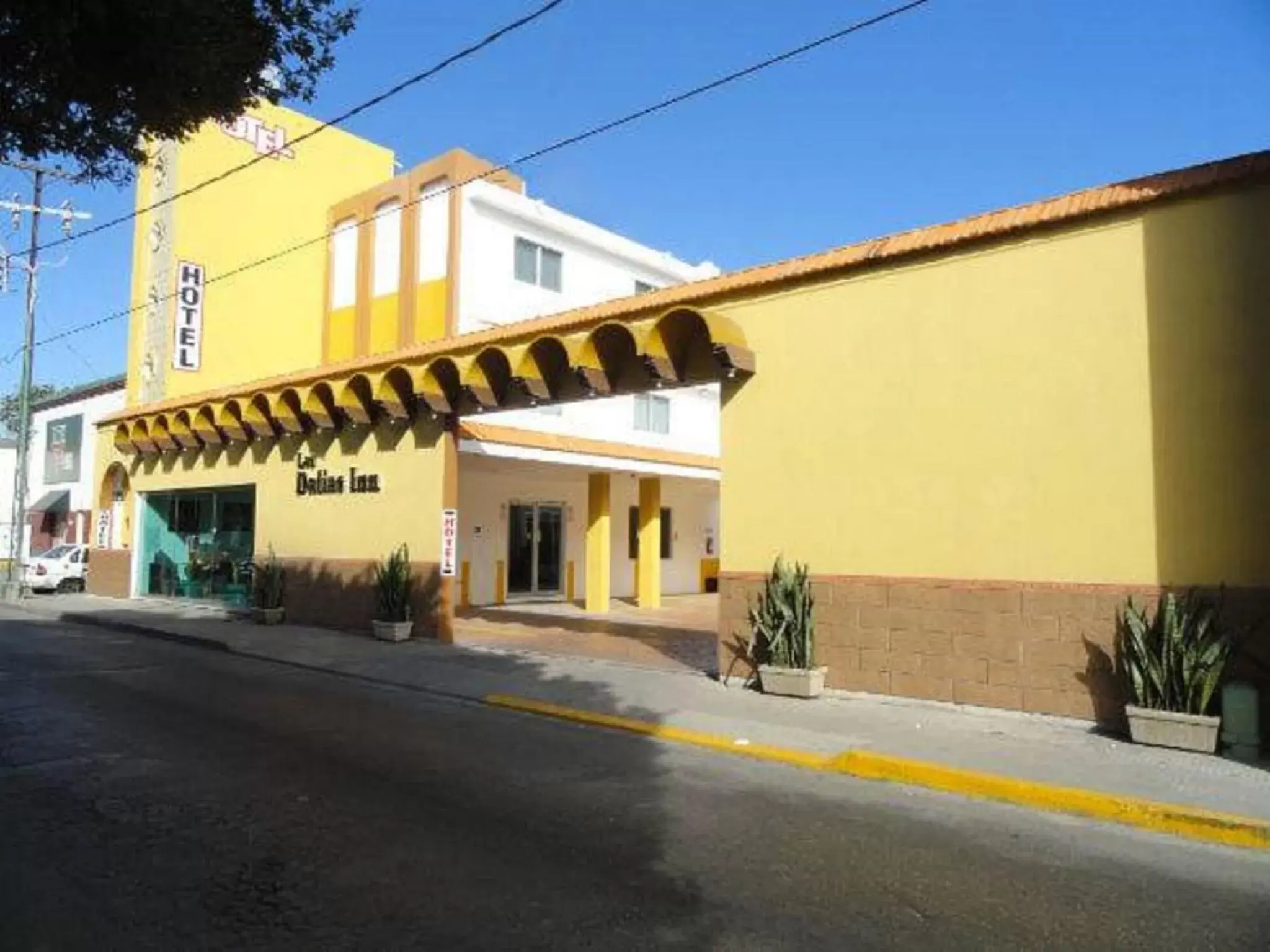 Facade/entrance, Property Building in Hotel Las Dalias Inn