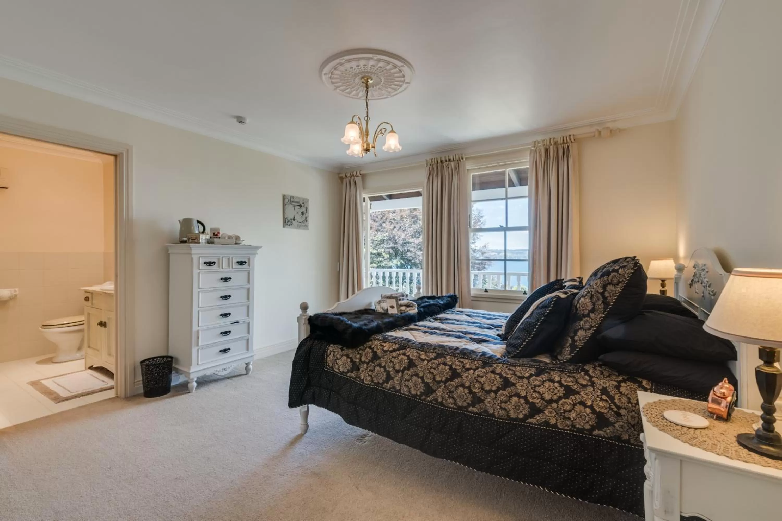 Bed in Bellevue Boutique Lodge