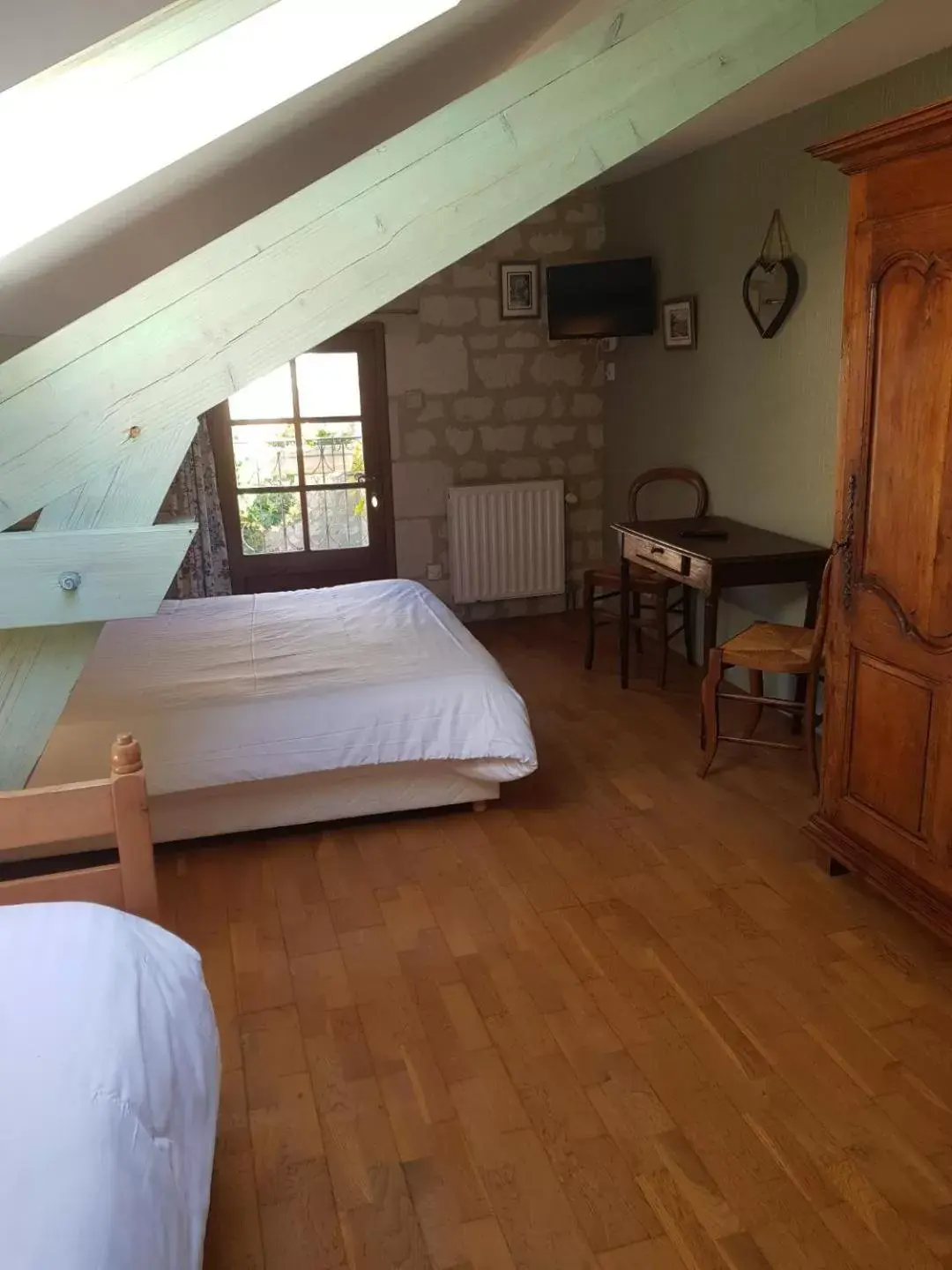 Photo of the whole room, Bed in La Bonne Note