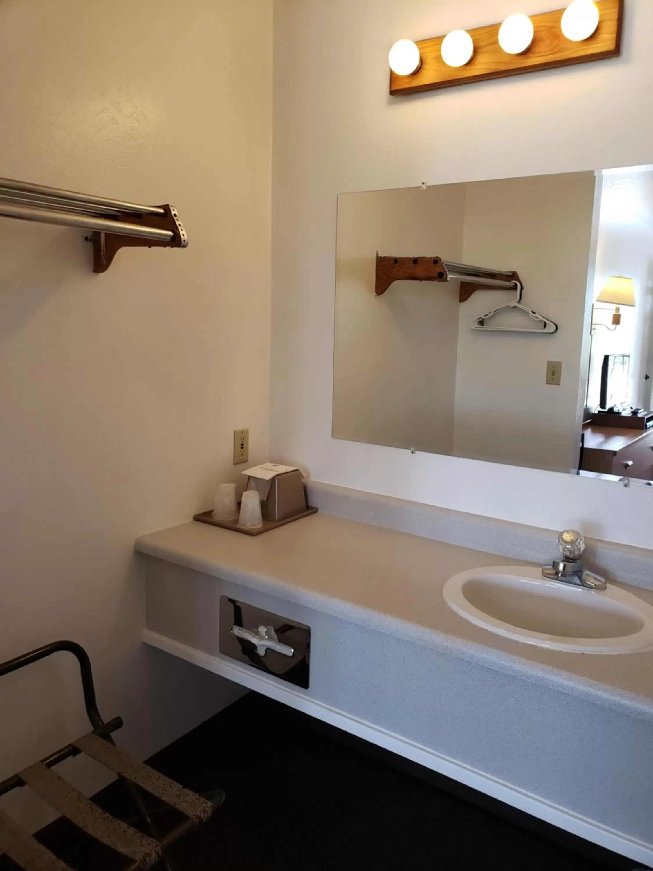 Bathroom in Red Bear Inn