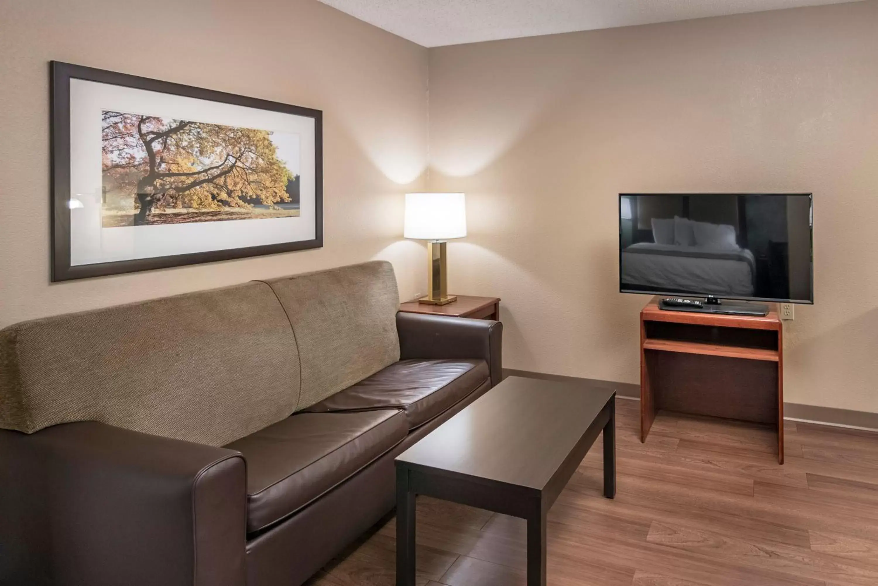 Living room, Seating Area in Extended Stay America Suites - Arlington - Six Flags