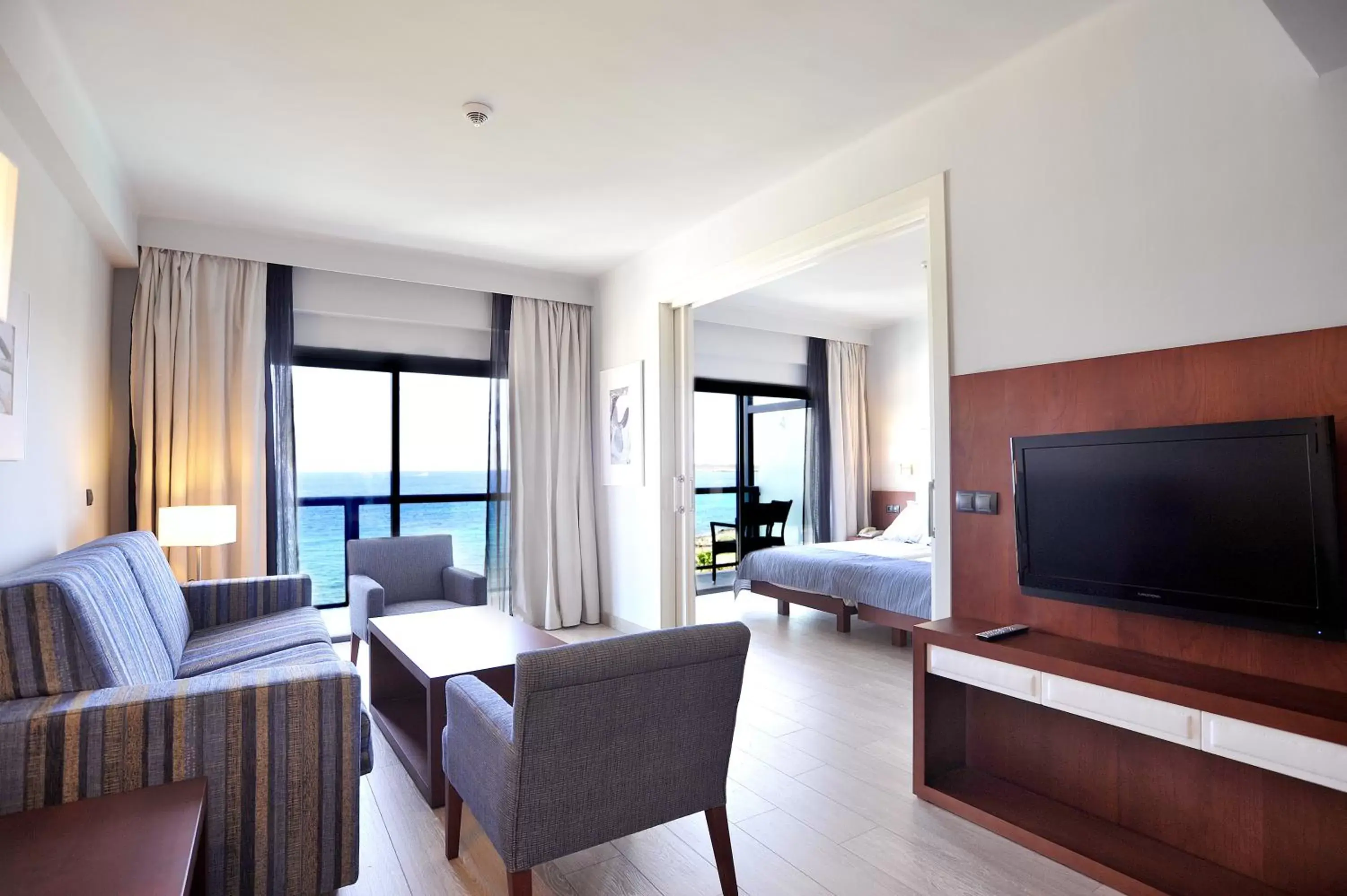 Living room, TV/Entertainment Center in Marins Suites - Adults Only Hotel