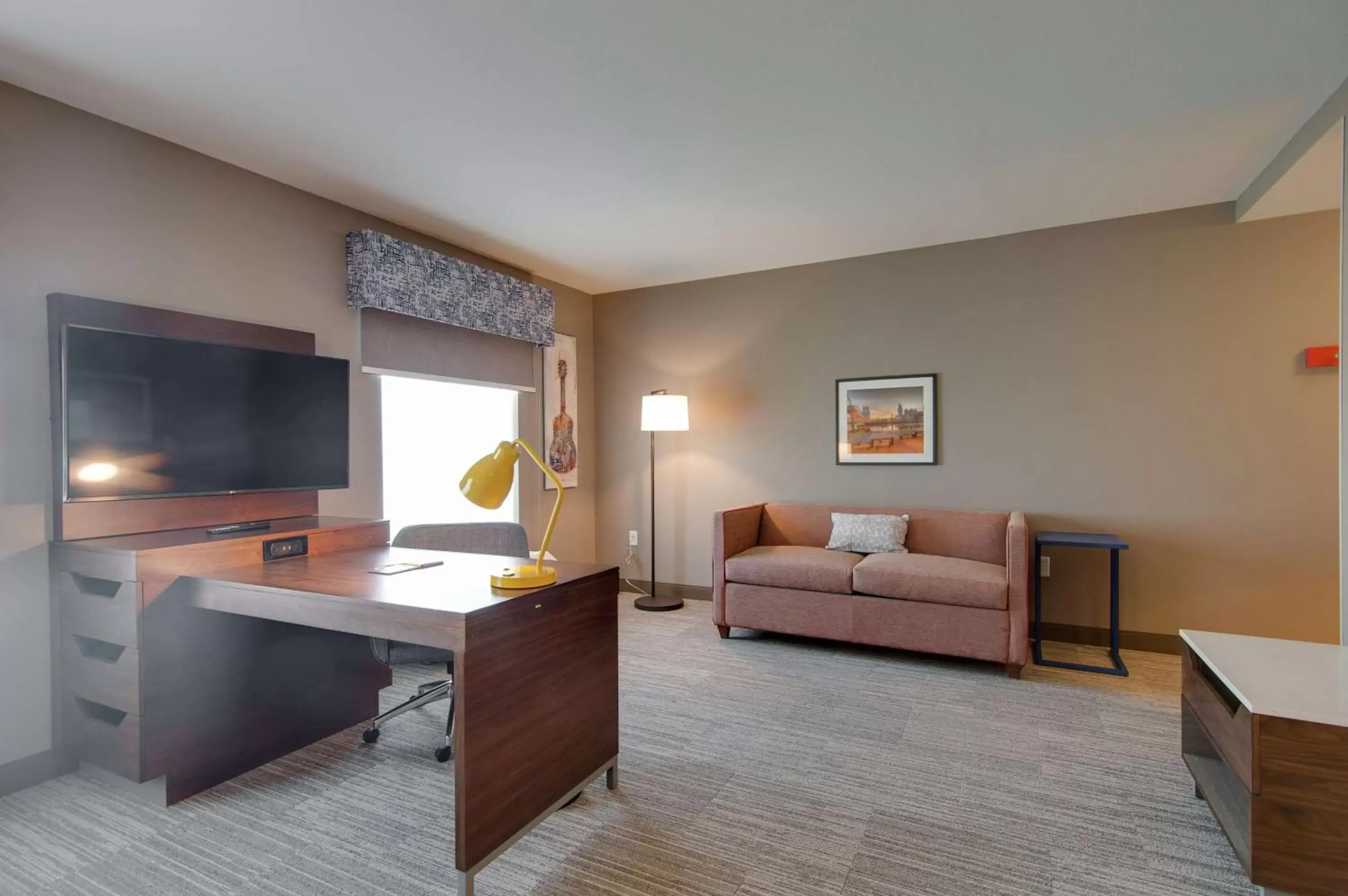 Bedroom, Seating Area in Hampton Inn & Suites by Hilton Nashville North Skyline